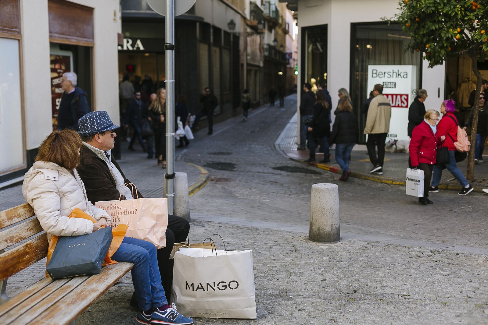 Las rebajas llegan a las tiendas del centro de la capital.