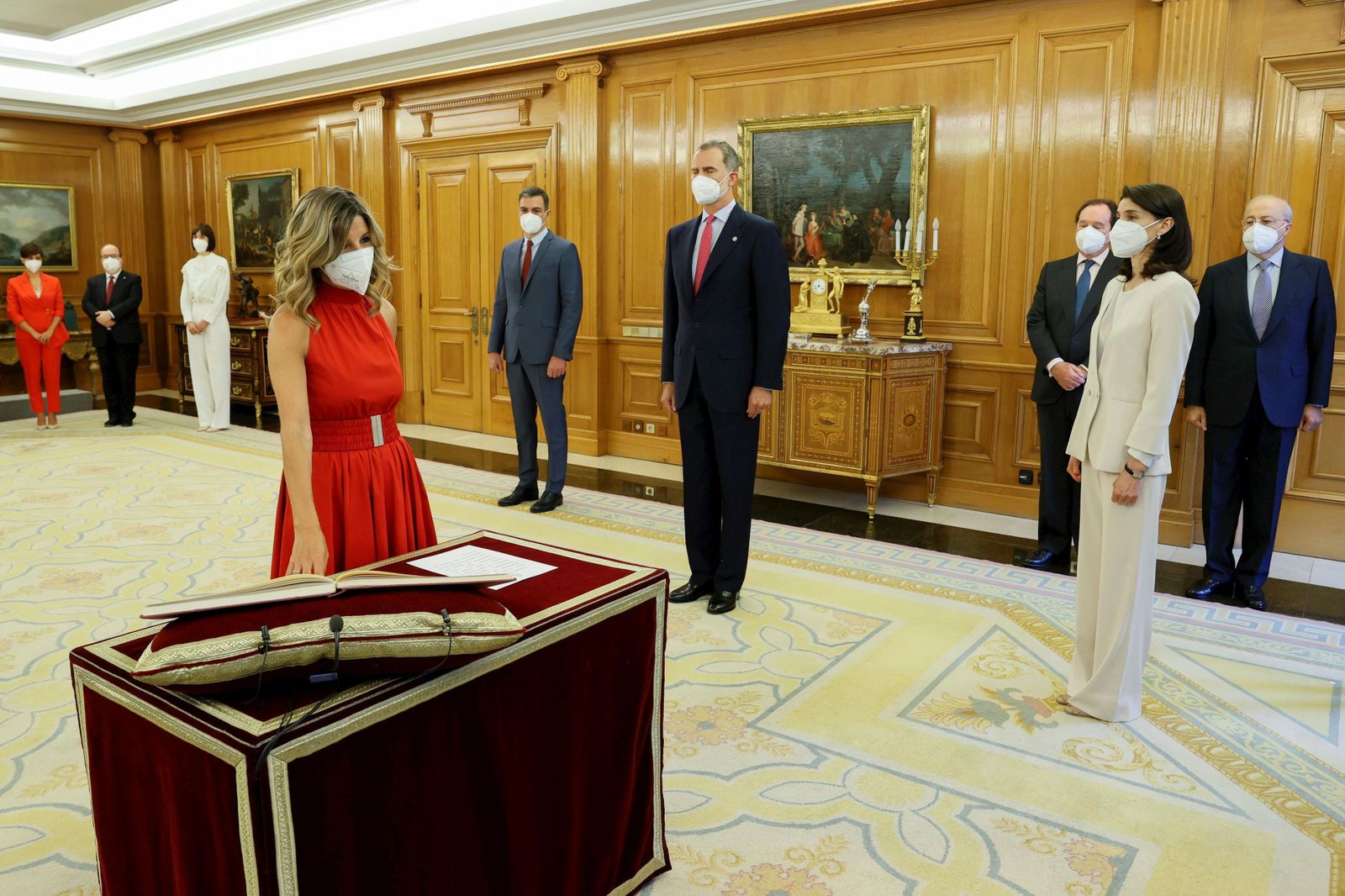 - La nueva vicepresidenta segunda y ministra de Trabajo, Yolanda Díaz, promete su cargo ante el Rey Felipe VI