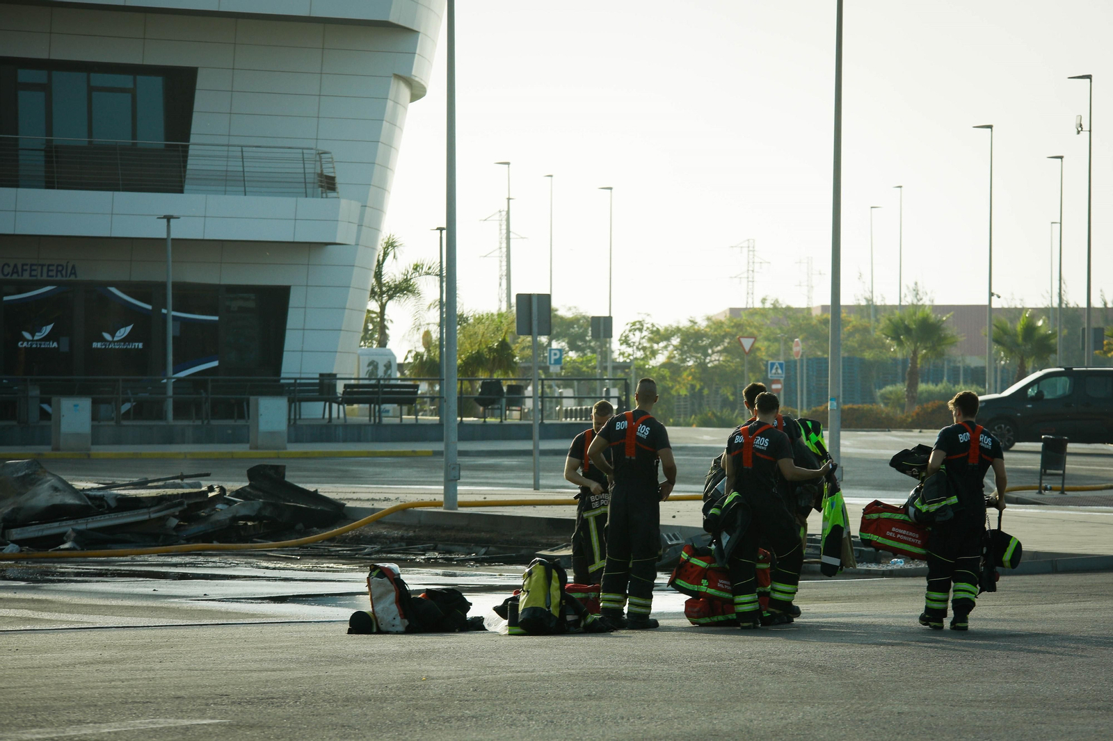 El día después: así ha amanecido la nave calcinada de Mabe Hortofrutícola