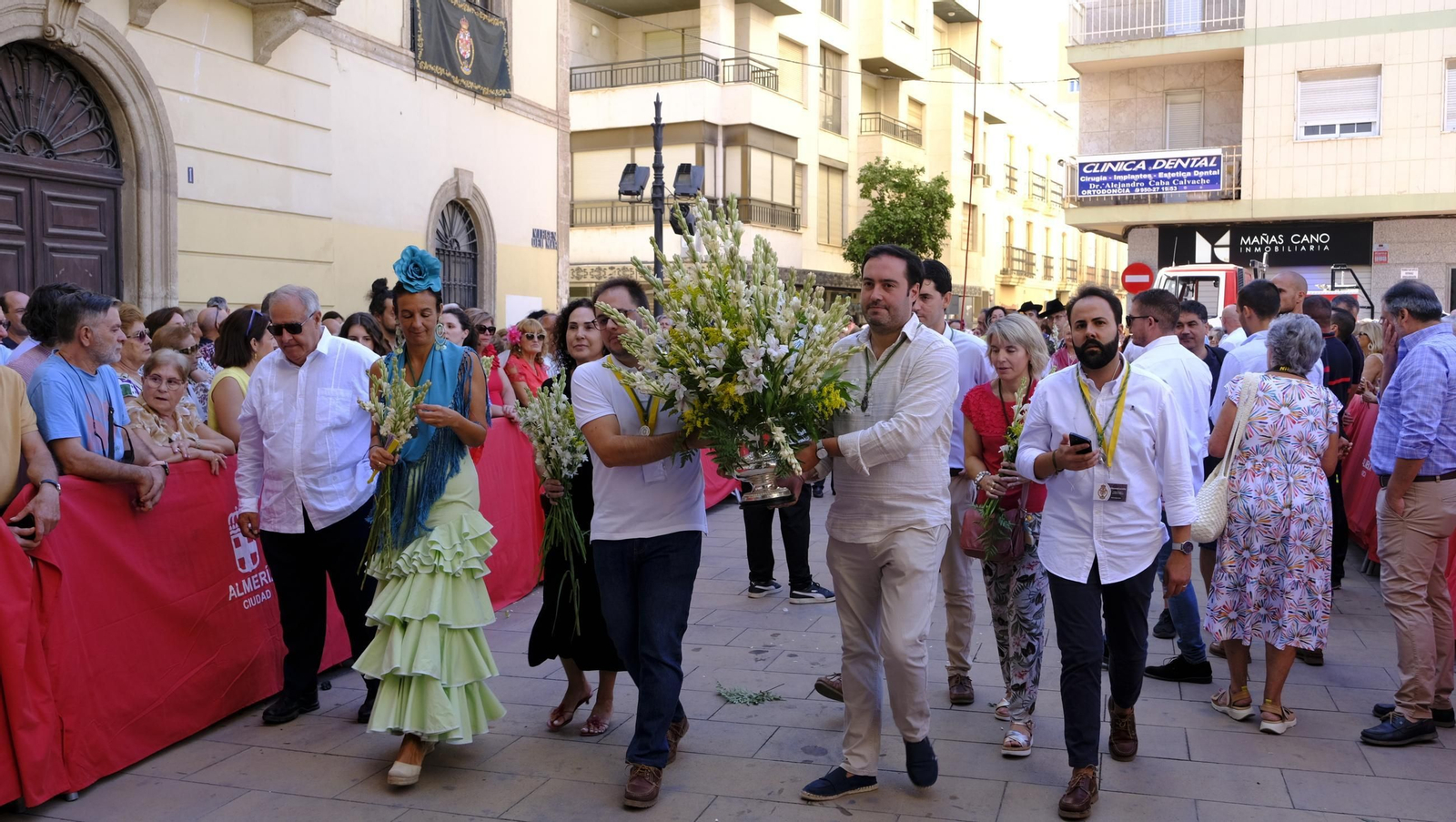 La ofrenda floral a la Virgen del Mar en la Feria de Almería 2025, en imágenes