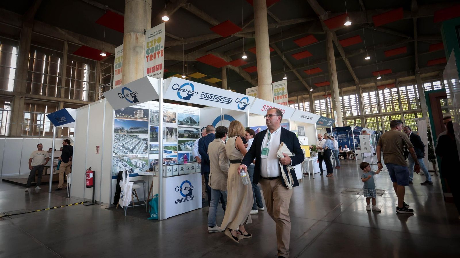 Algunos de los estands que pueden visitarse en Expoconstruye Algunos de los estands que pueden visitarse en Expoconstruye