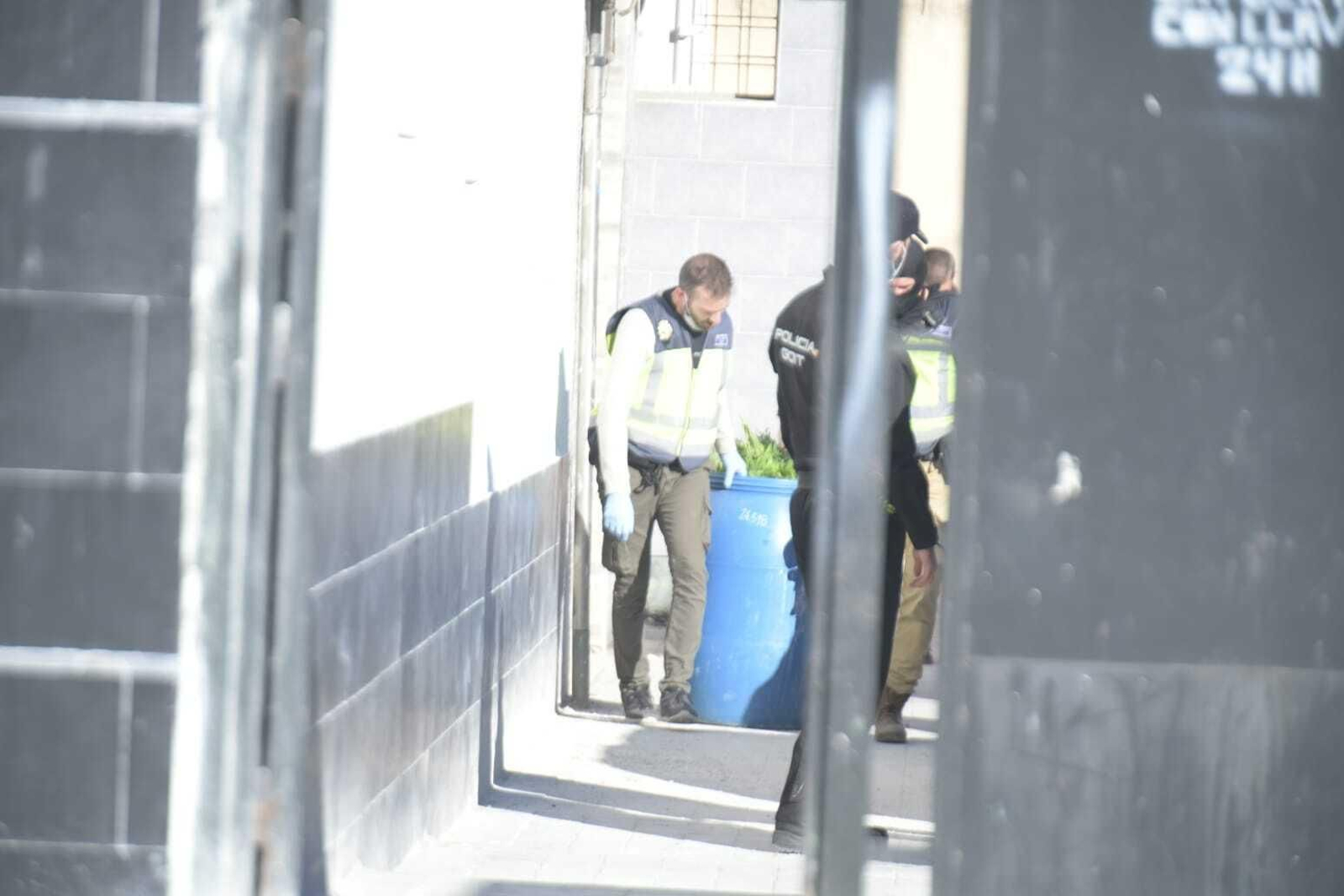 Las imágenes de la operación policial contra la marihuana en el Hotel Luz de la zona Norte de Granada