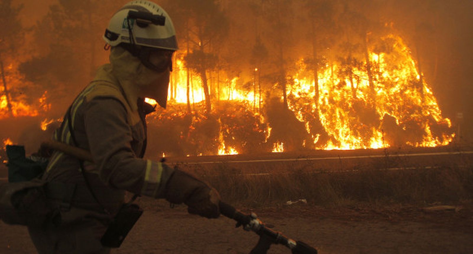 Cinco incendios mantienen en riesgo a la población de Galicia