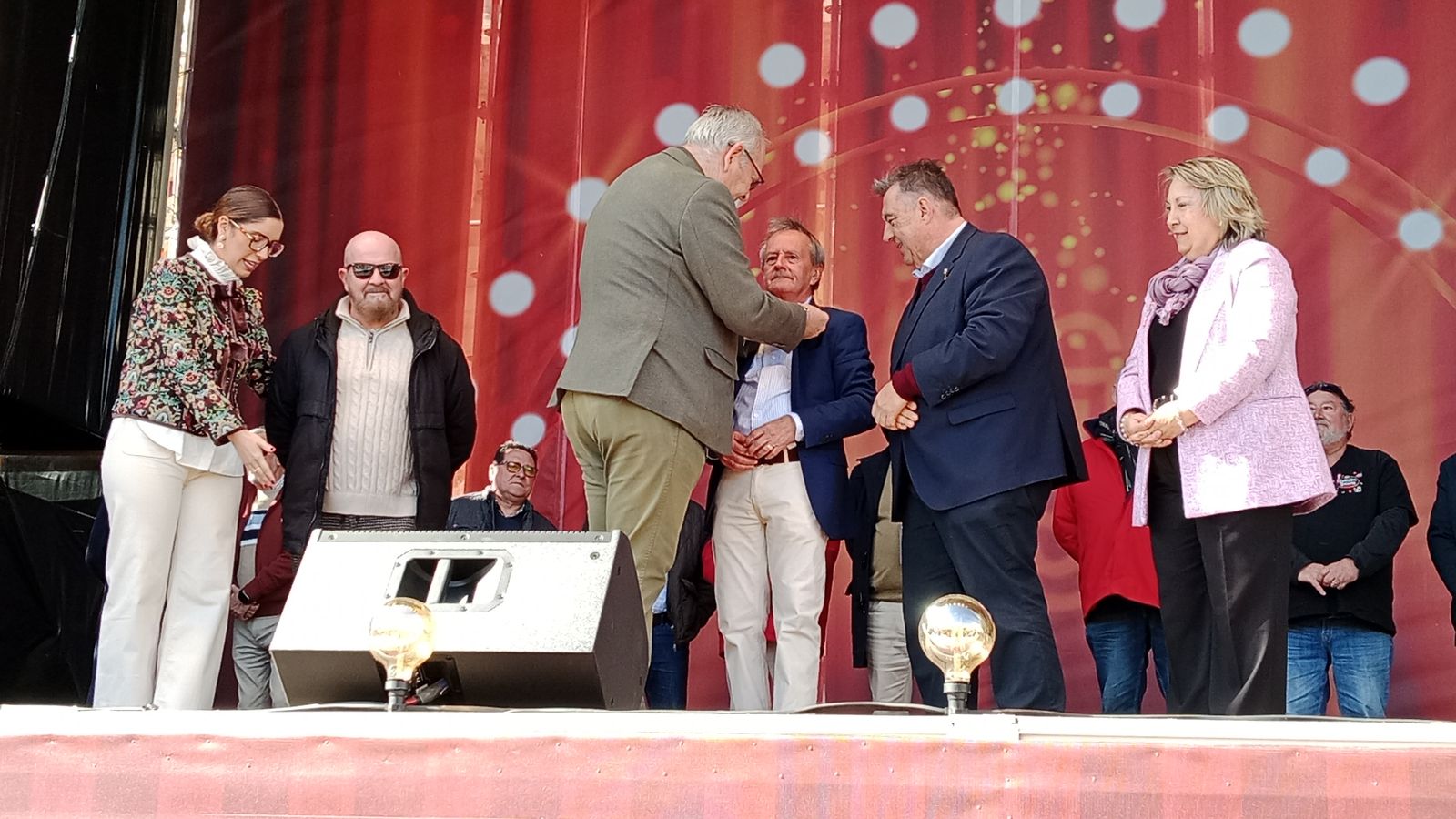 Carnaval 2026 en San Fernando: las peñas entregan sus reconocimientos para abrir la fiesta en la plaza del Rey