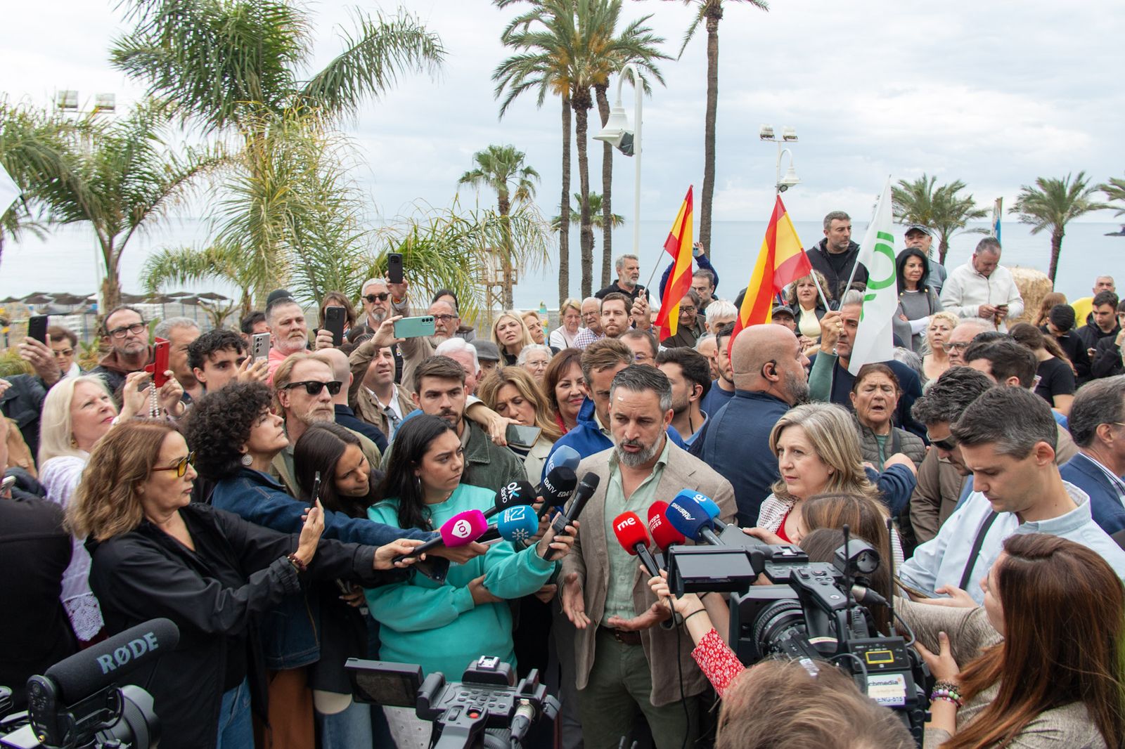 El hantavirus, la inmigración o Mercosur: Abascal regresa a la Costa ...