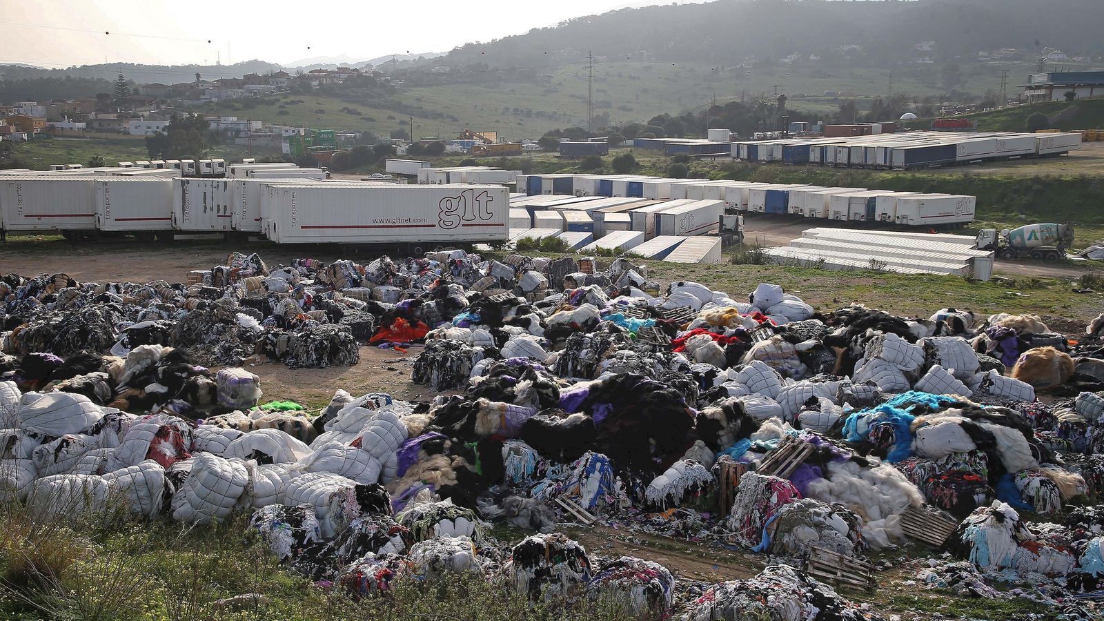 El polígono Cortijo Real, donde se ha creado un vertedero ilegal de tejidos.