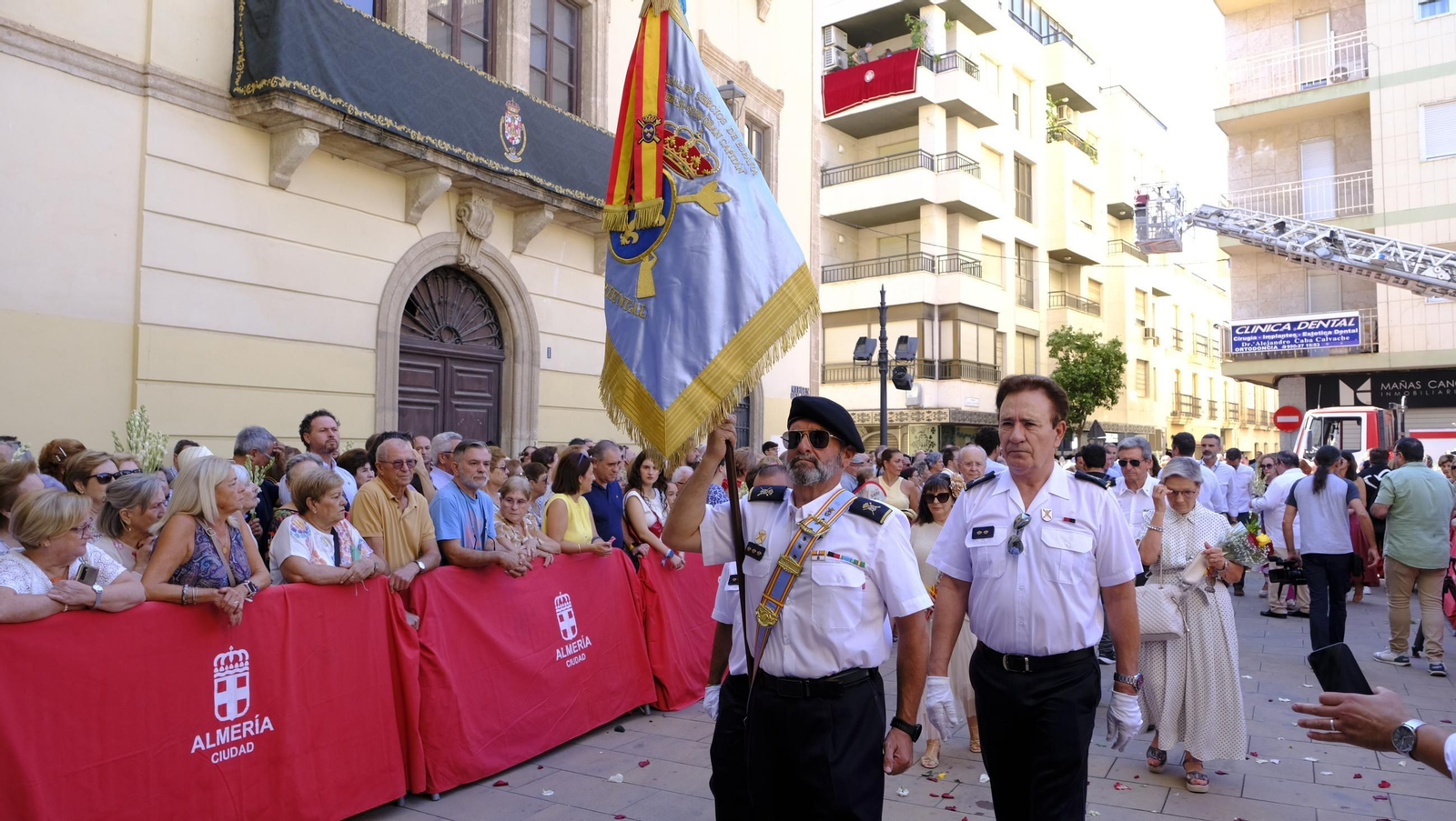 La ofrenda floral a la Virgen del Mar en la Feria de Almería 2025, en imágenes