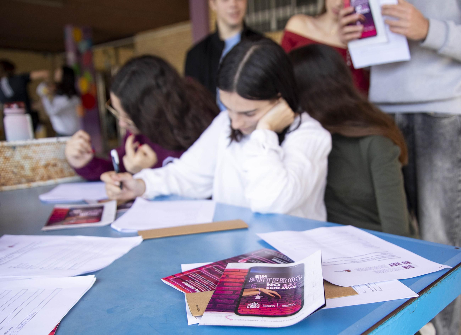 Sensibilización sobre la trata de mujeres en el IES Maestro Padilla de Almería, en imágenes
