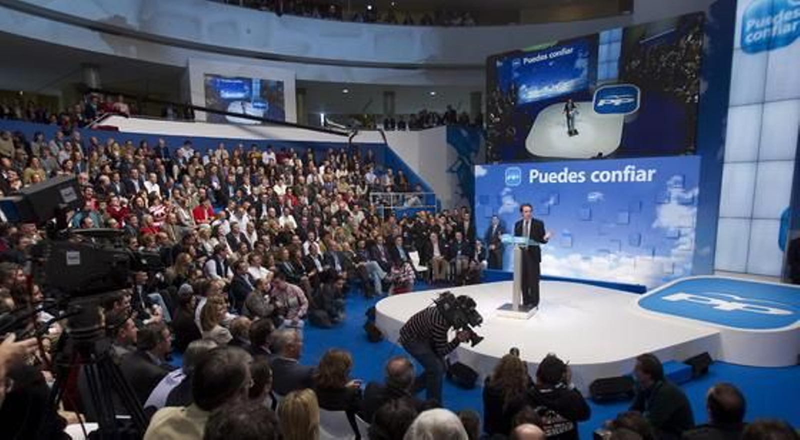 El ex presidente del Gobierno, José María Aznar, durante su discurso en la Convención del Partido Popular en Sevilla.

Foto: Antonio Pizarro