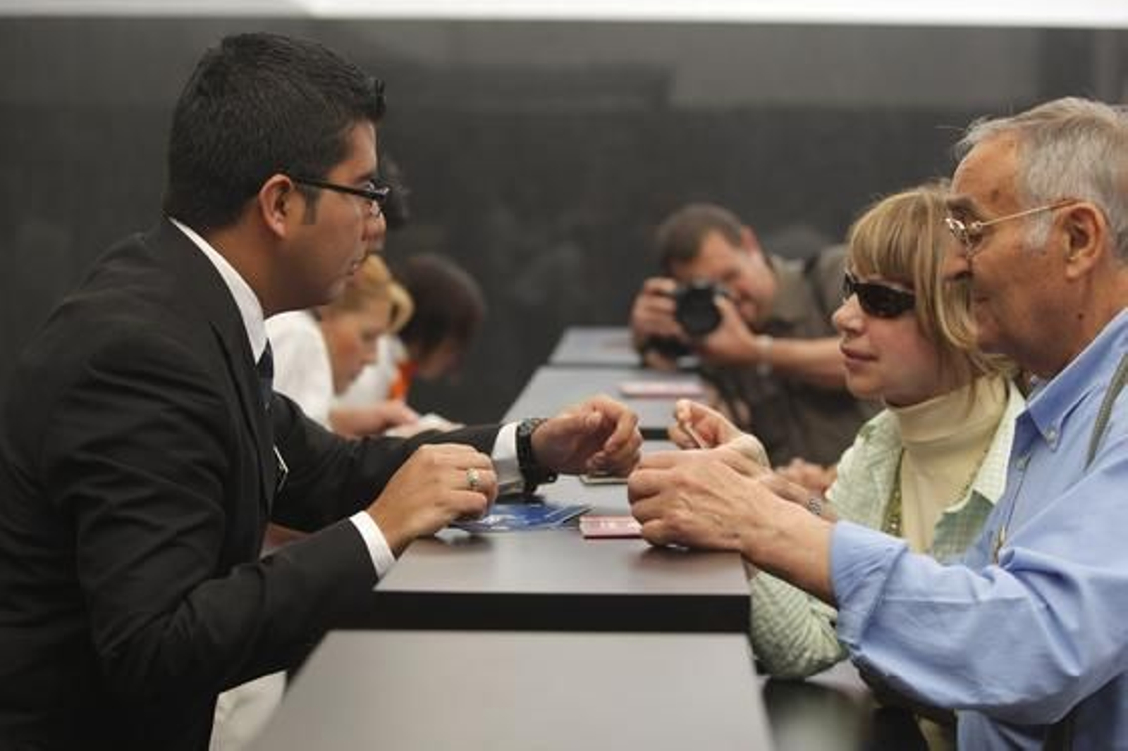 El muelle de Cádiz se estrena como puerto base e inaugura su nueva terminal de pasajeros con la salida del ´Grand Voyager´. 

Foto: Jesus Marin