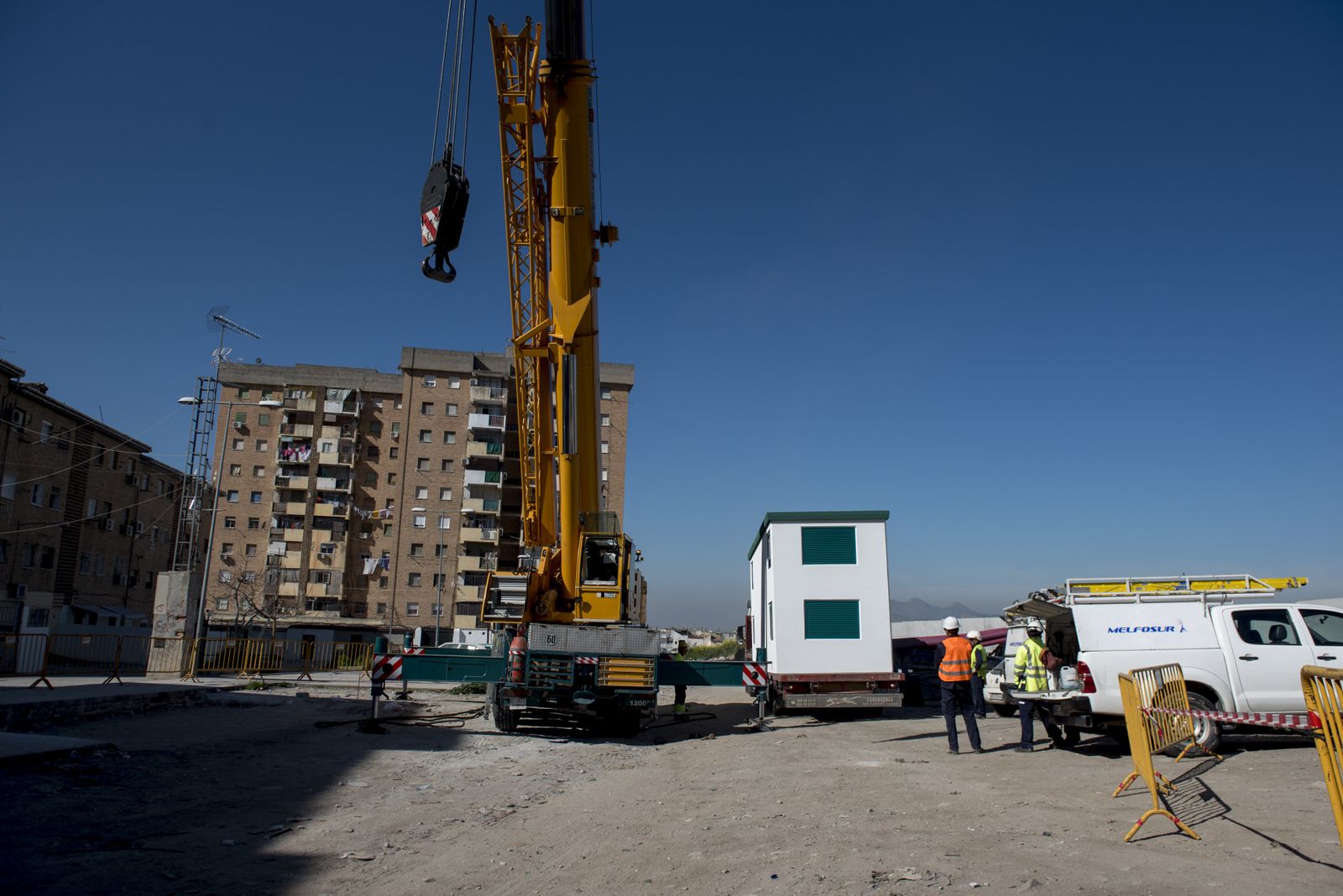 Las imágenes de la instalación del nuevo transformador de la zona Norte de Granada