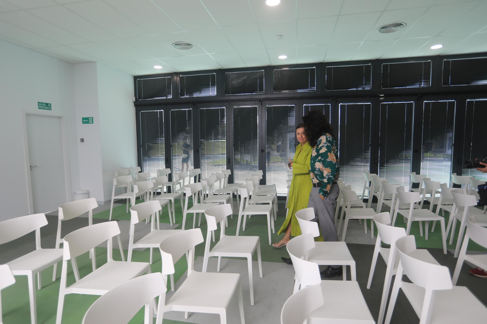 El cantaor flamenco Israel Fernández visita el Museo Camarón en San Fernando