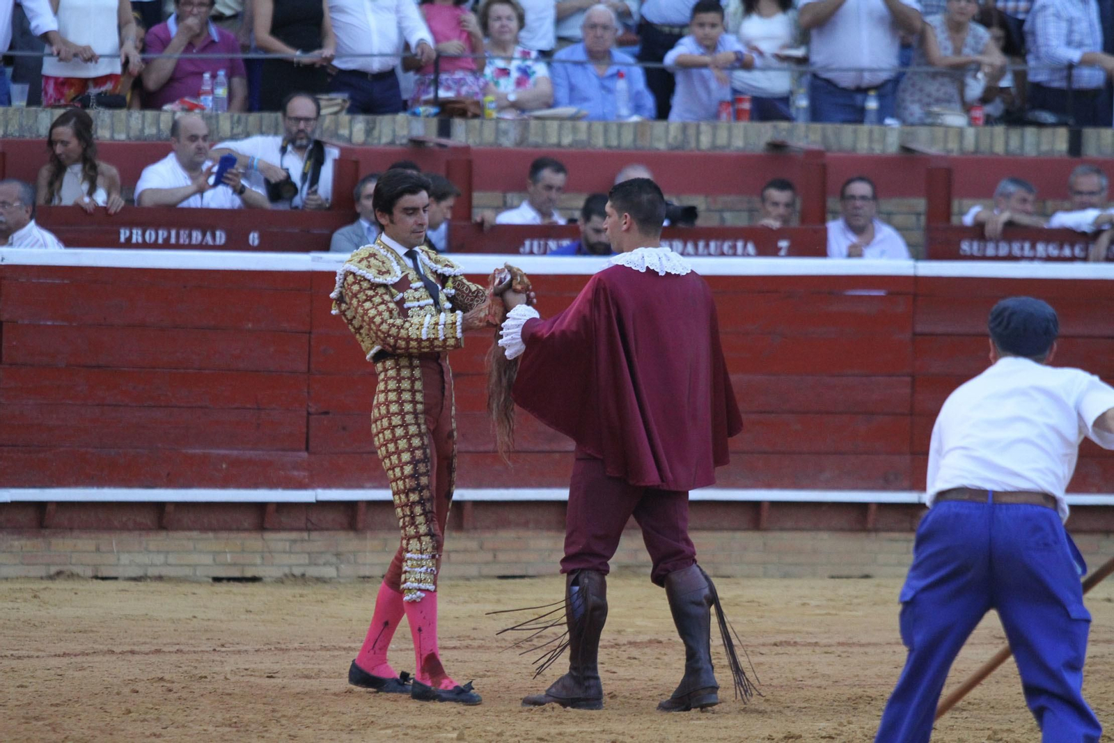 Imágenes de la faena de Miguel Angel Perera en el coso Onubense.