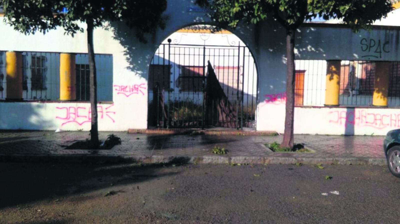 Situación actual de la fachada del antiguo colegio de los Astilleros Elcano.