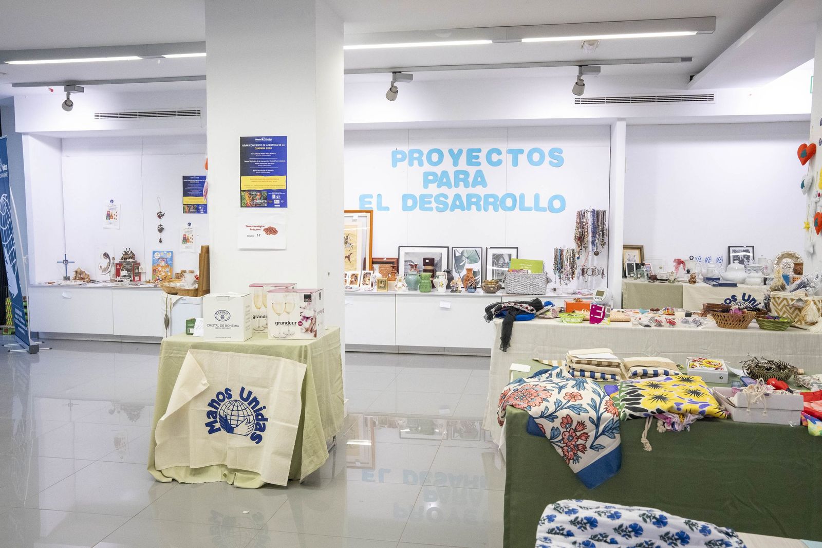 Un mercadillo que late por los demás: la solidaridad toma el Paseo de Almería