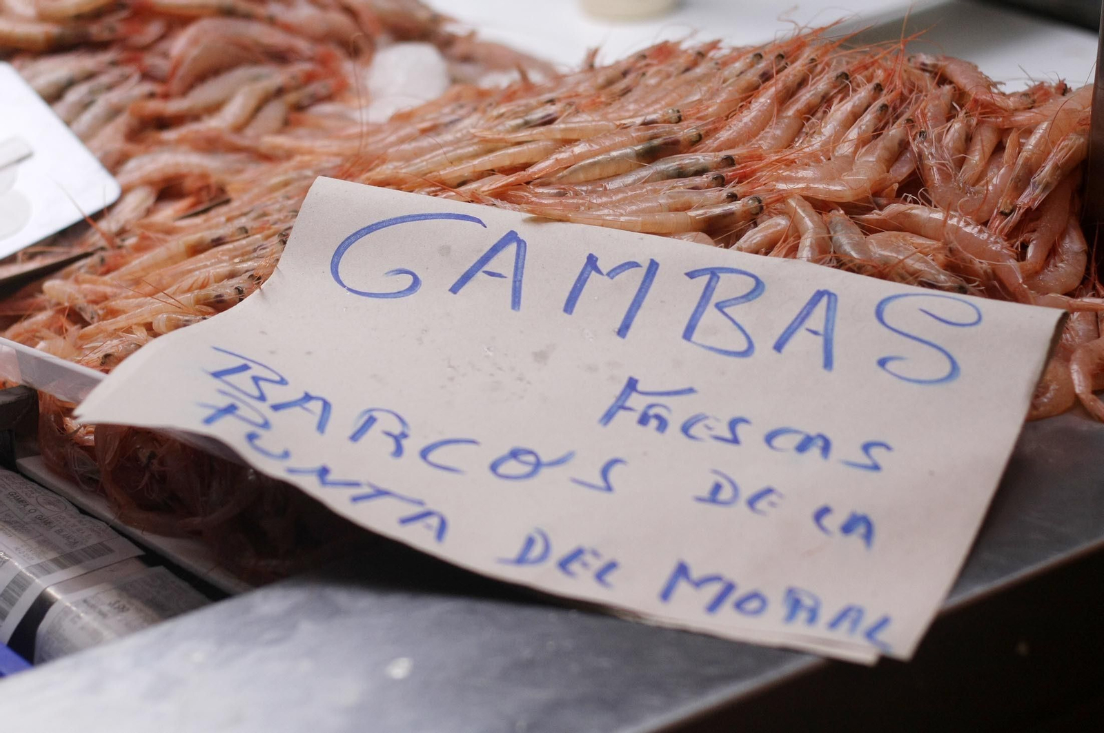 La gamba de Huelva, reina del mercado en los días previos a la Navidad