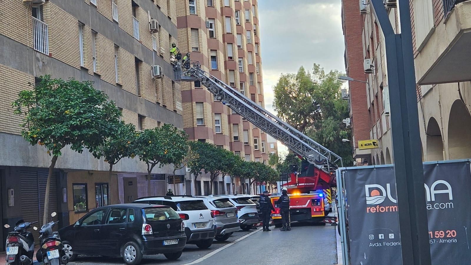 Asistencia a una anciana en la calle Soldado Español.