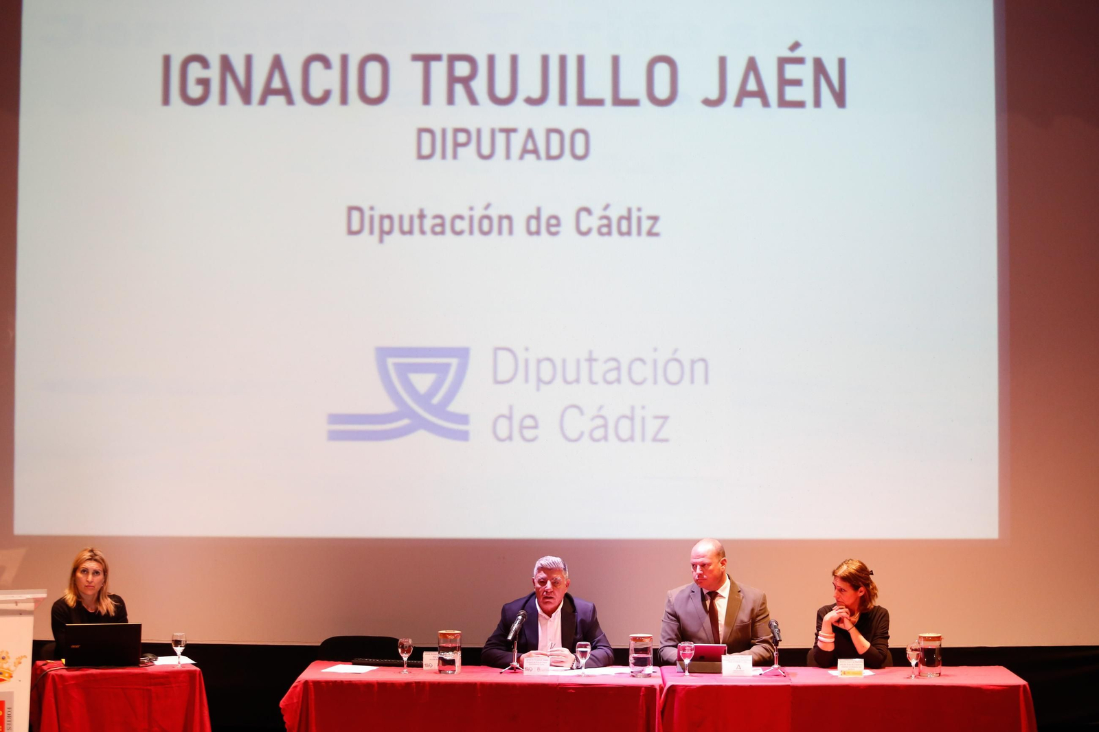 Las fotos de la jornada sobre el alga invasora en Tarifa