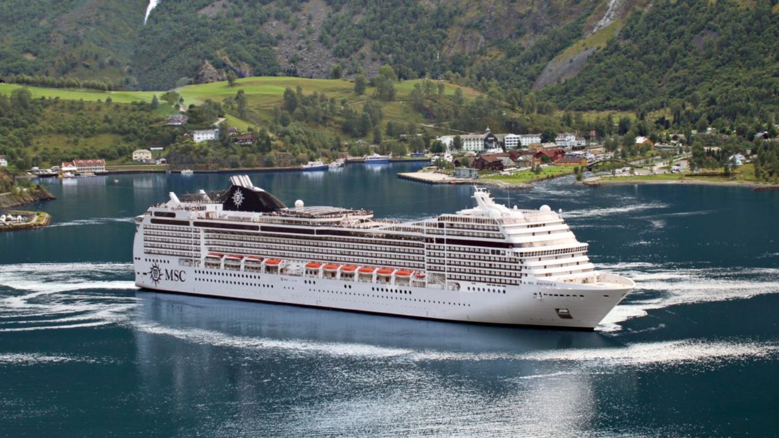 De los 258 pasajeros españoles, 16 son andaluces: 6 granadinos, 4 sevillanos, 2 gaditanos y 4 malagueños