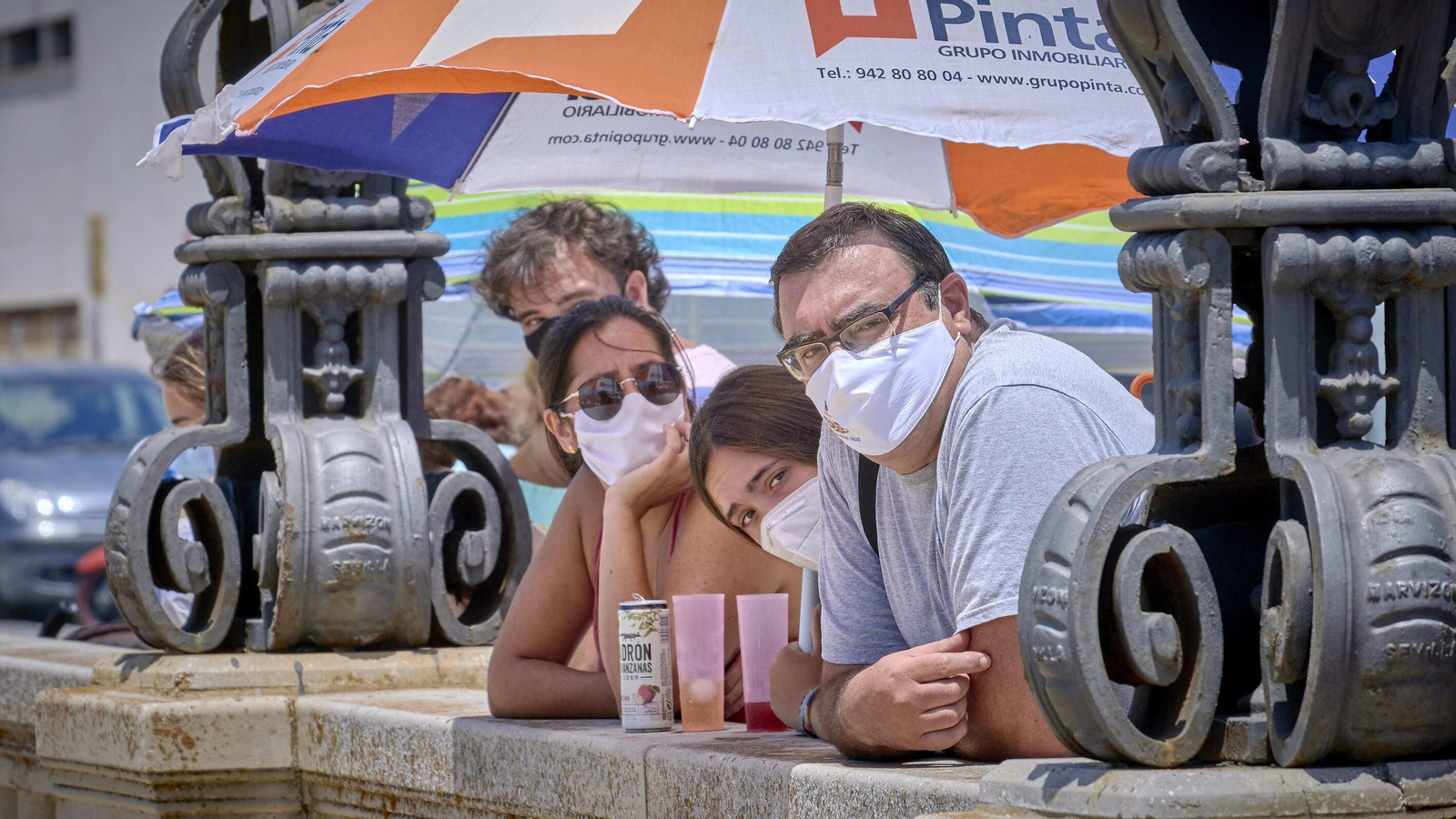 Imágenes inéditas en La Caleta con colas para entrar al completarse el aforo