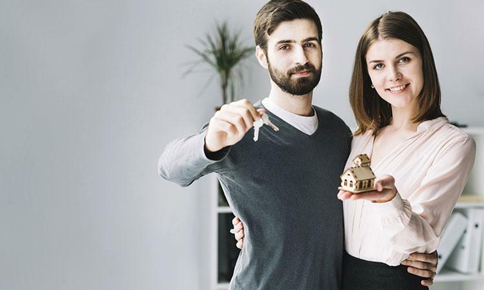 Pujantes empresas inmobiliarias de Andalucía, como Edifinsa e Inmocaral, desaparecen con la crisis, mientras otras resurgen para dar respuesta a la actual demanda del mercado