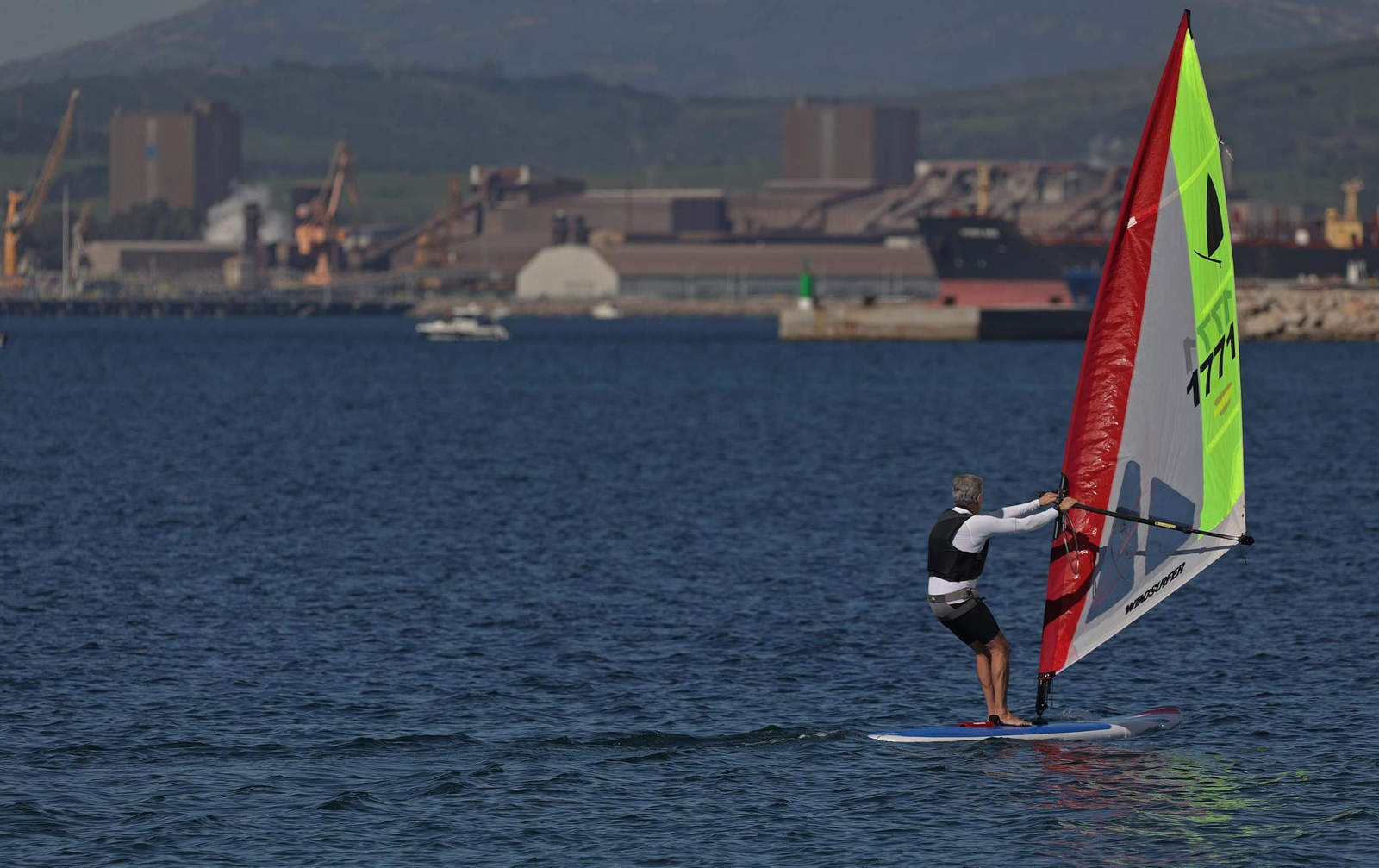 Fotos de la segunda jornada de la Copa de Andalucía de la clase windsurfer en La Línea