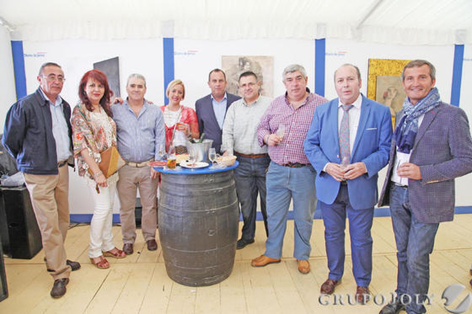 Pedro Robles, Pedro Ruiz, Atanasio Ruiz, Juan Diego Muñoz, Marta Escolar, Luis Pérez, María Suárez y Paco Pinto, ayer junto al director comercial de Diario de Jerez y Diario de Cádiz, Benjamín Sánchez.

Foto: Vanesa Lobo