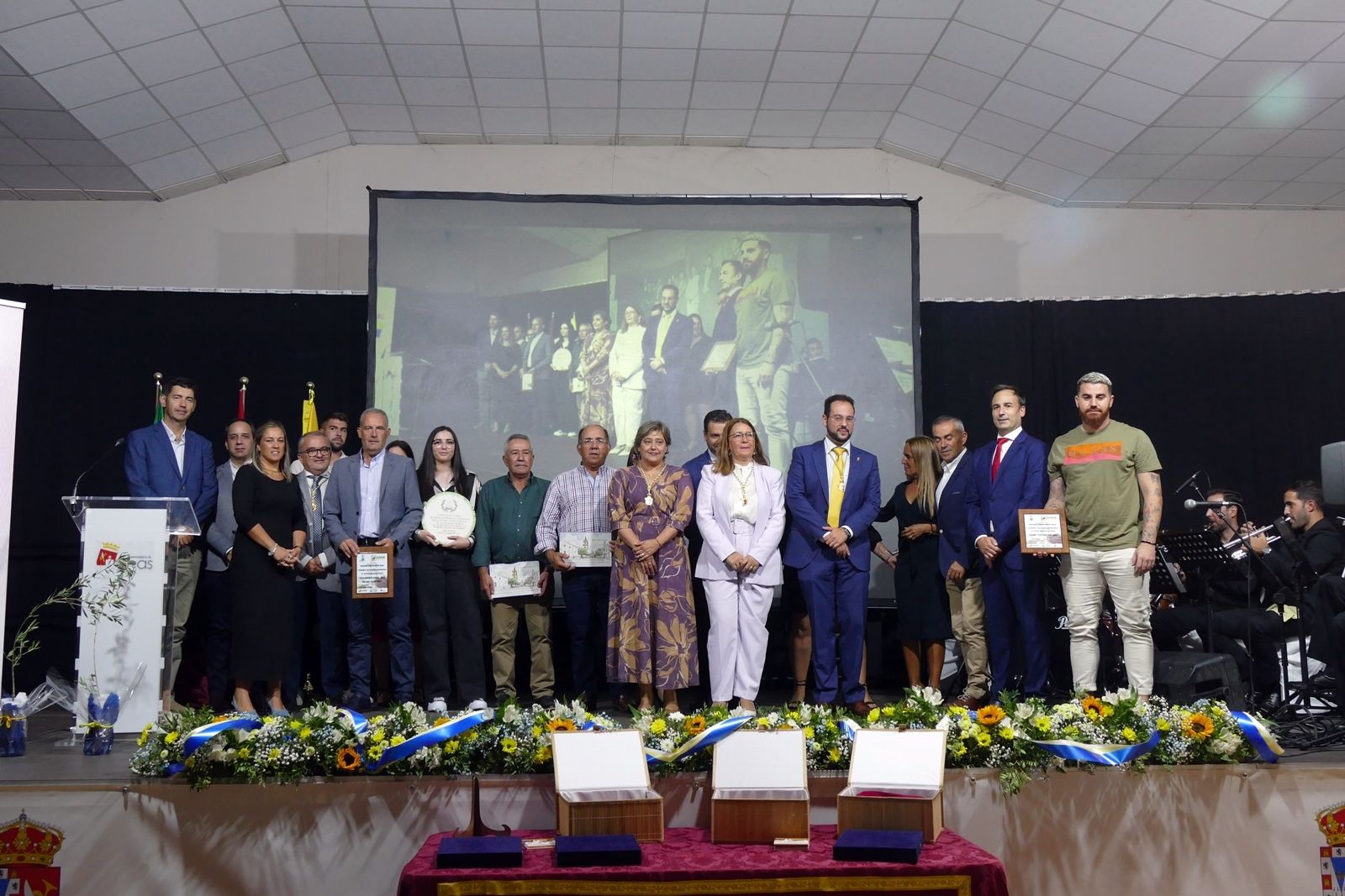 Empresarios premiados en Beas.