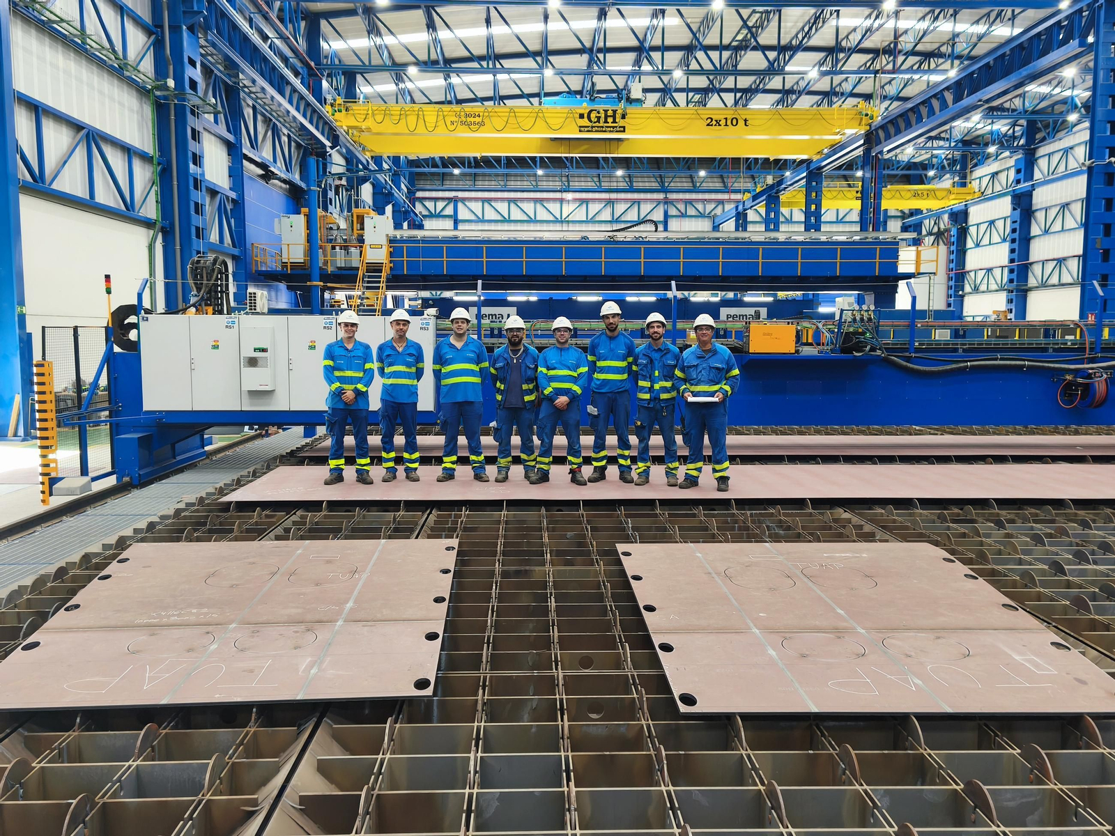 Instalaciones de Navantia en San Fernando con los trabajadores implicados en su estrategia de modernización