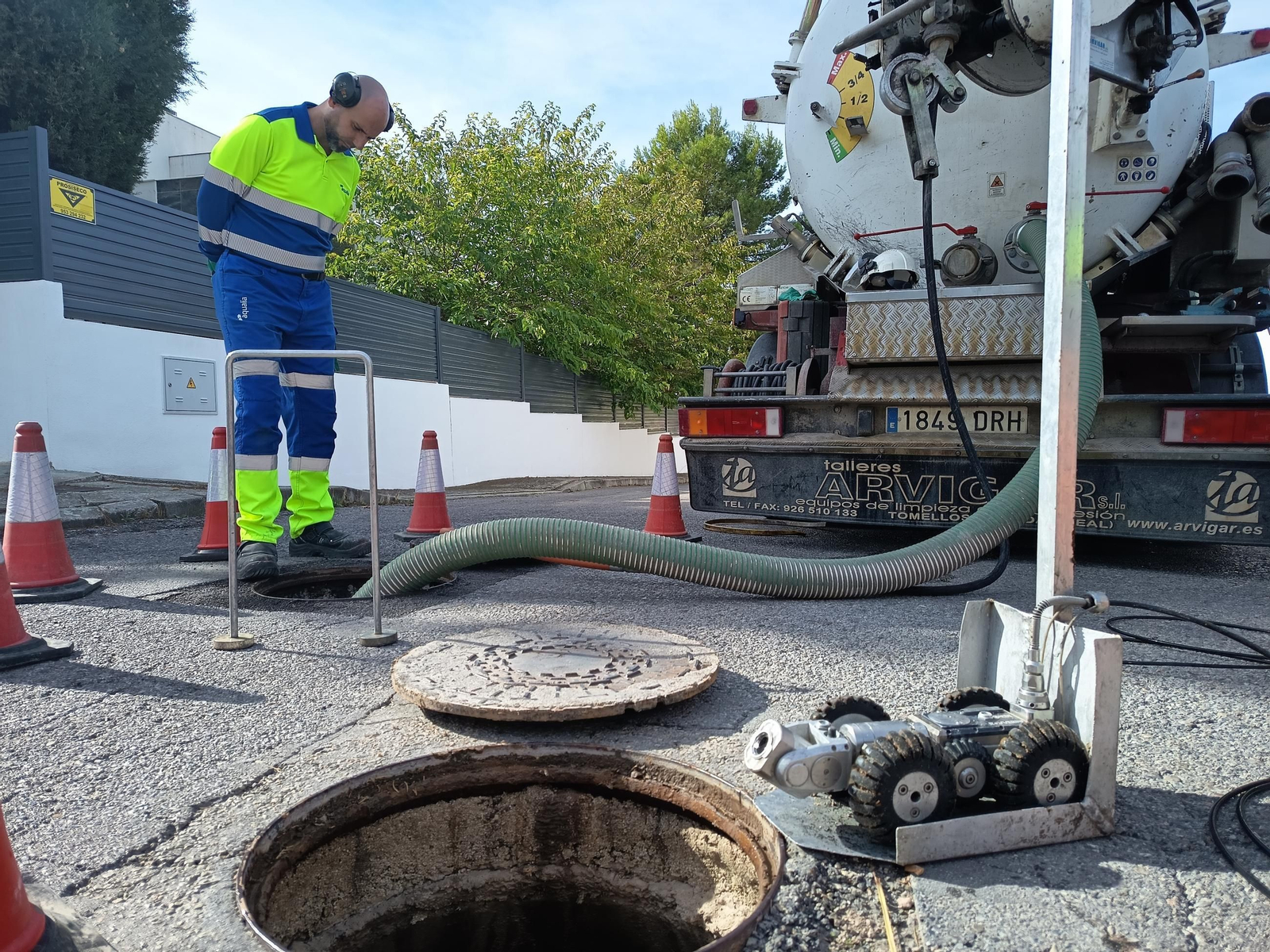 Trabajos de Aqualia para inspeccionar la red de saneamiento del Puente Tablas