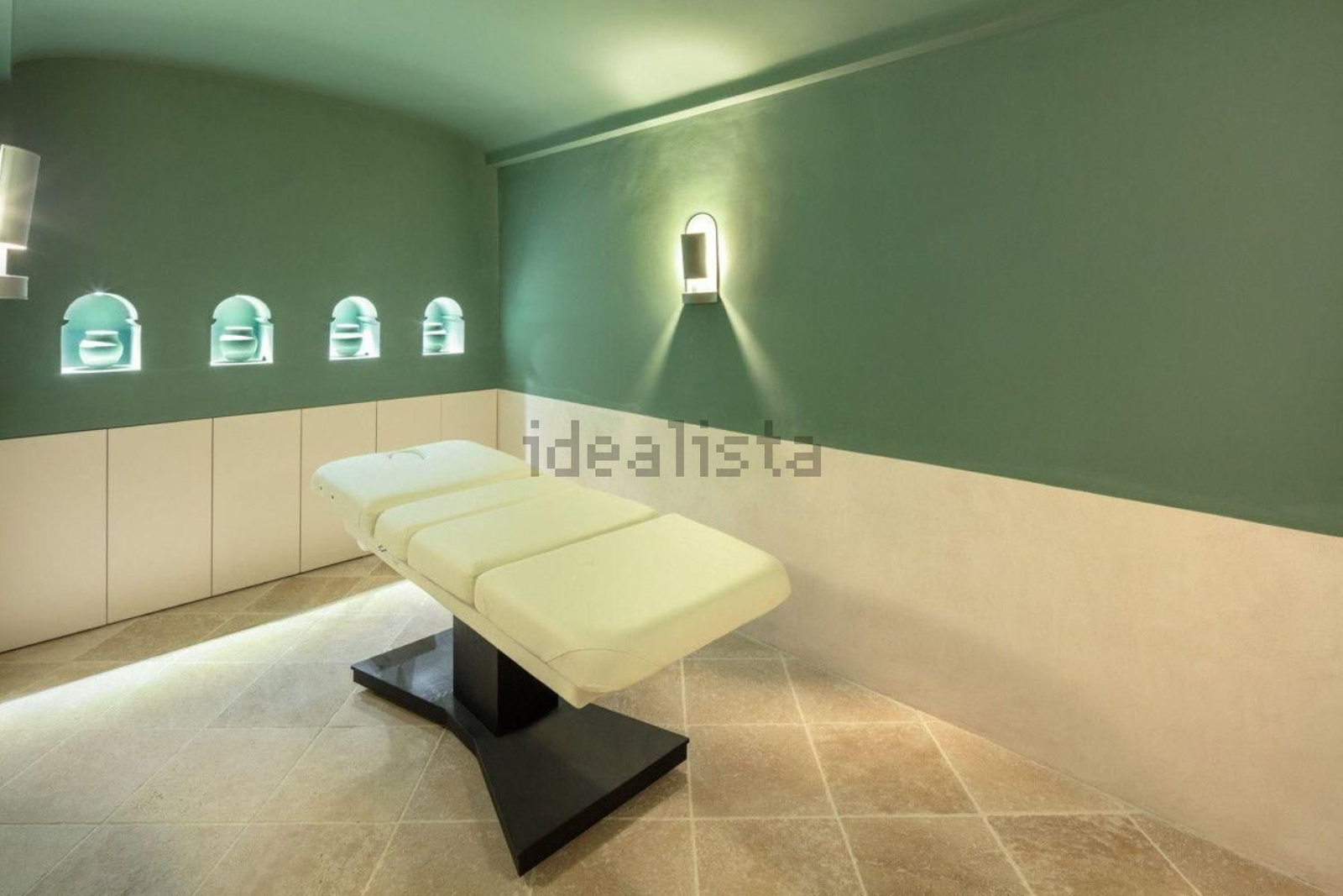 Sala de masajes Así es por dentro la vivienda de lujo más a la venta en Málaga: 35 millones