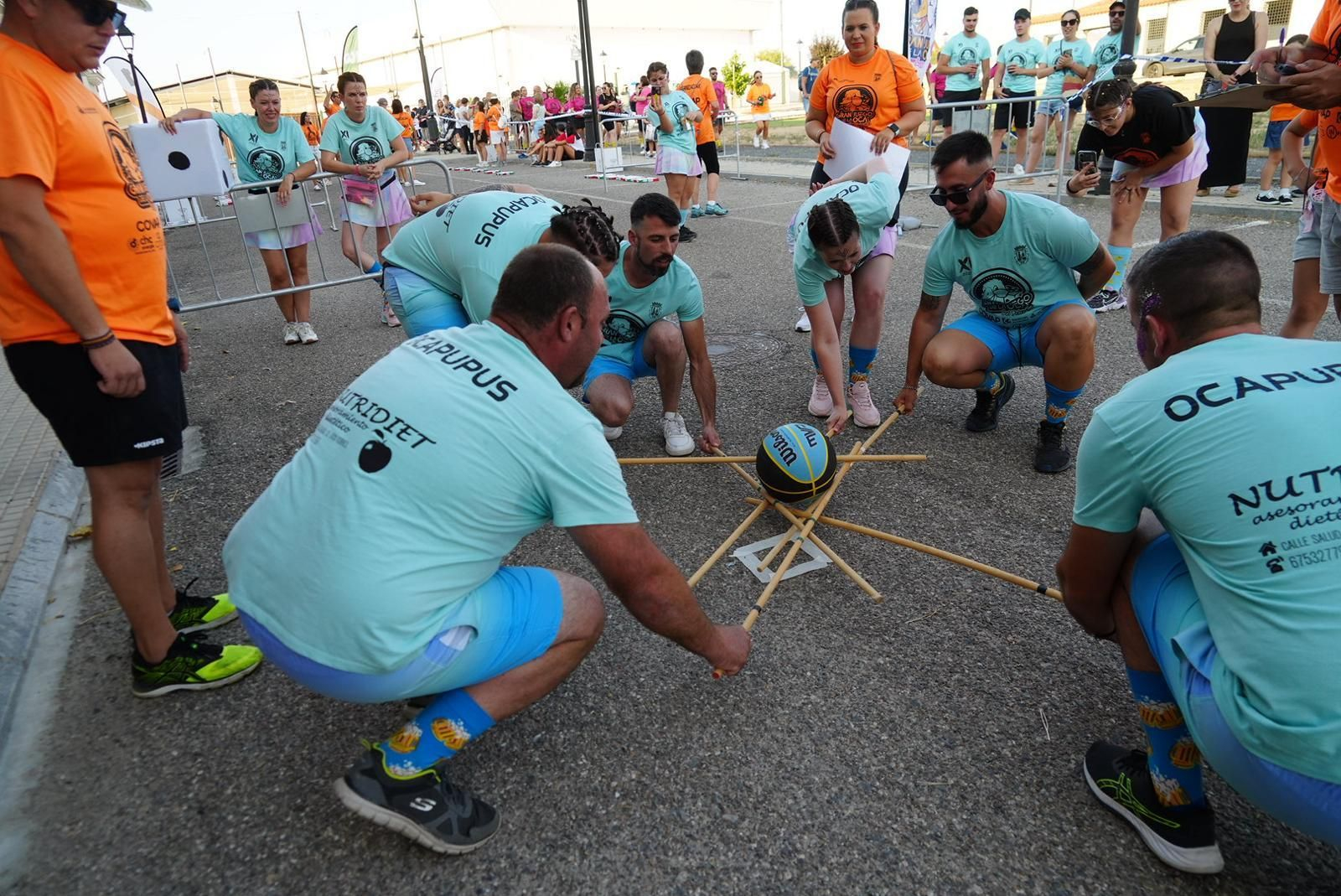 Las imágenes del Gran Juego de la Oca de Dos Torres: diversión y el mejor ambiente