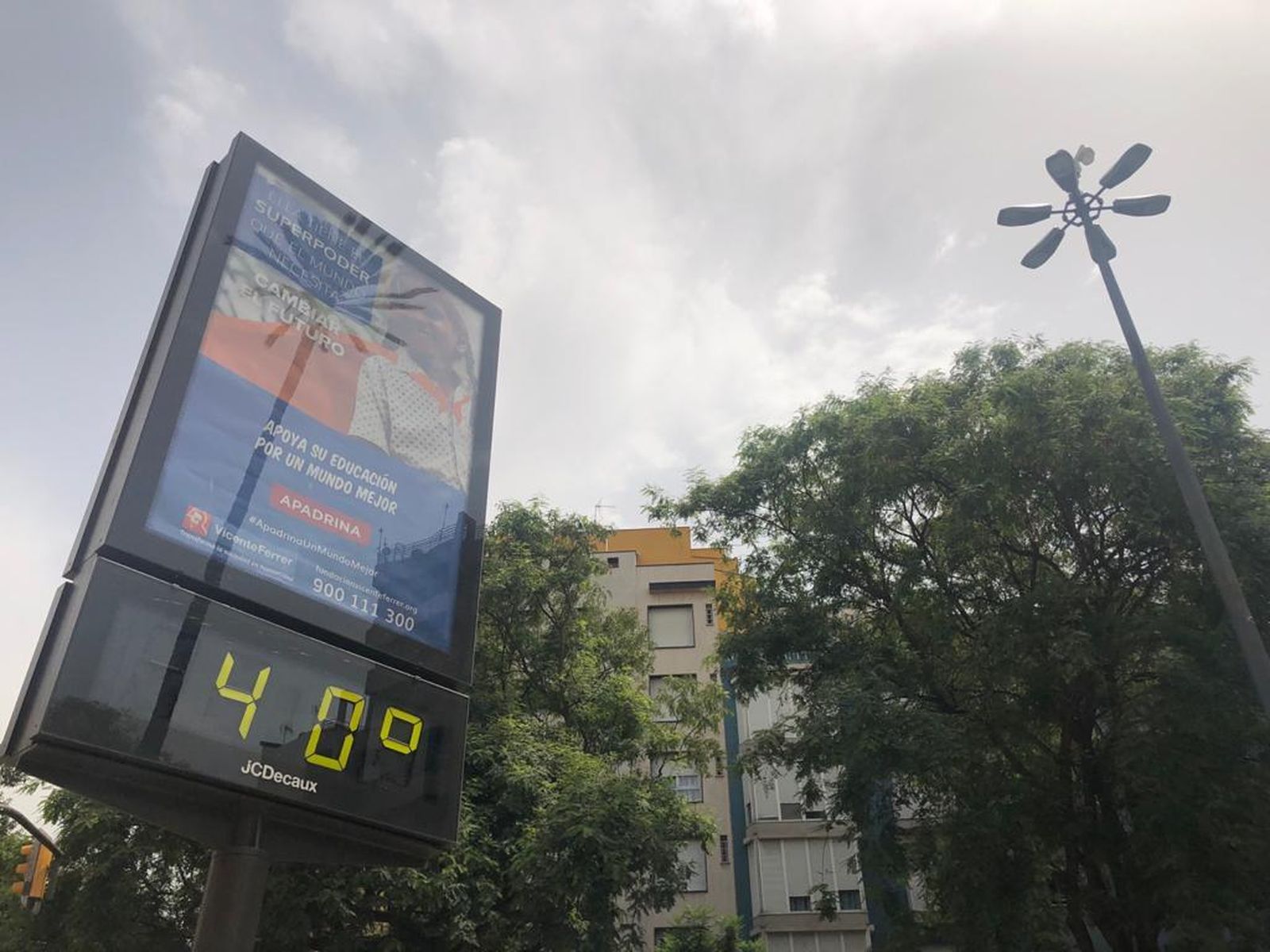 Un termómetro marca 40 grados en Huelva.