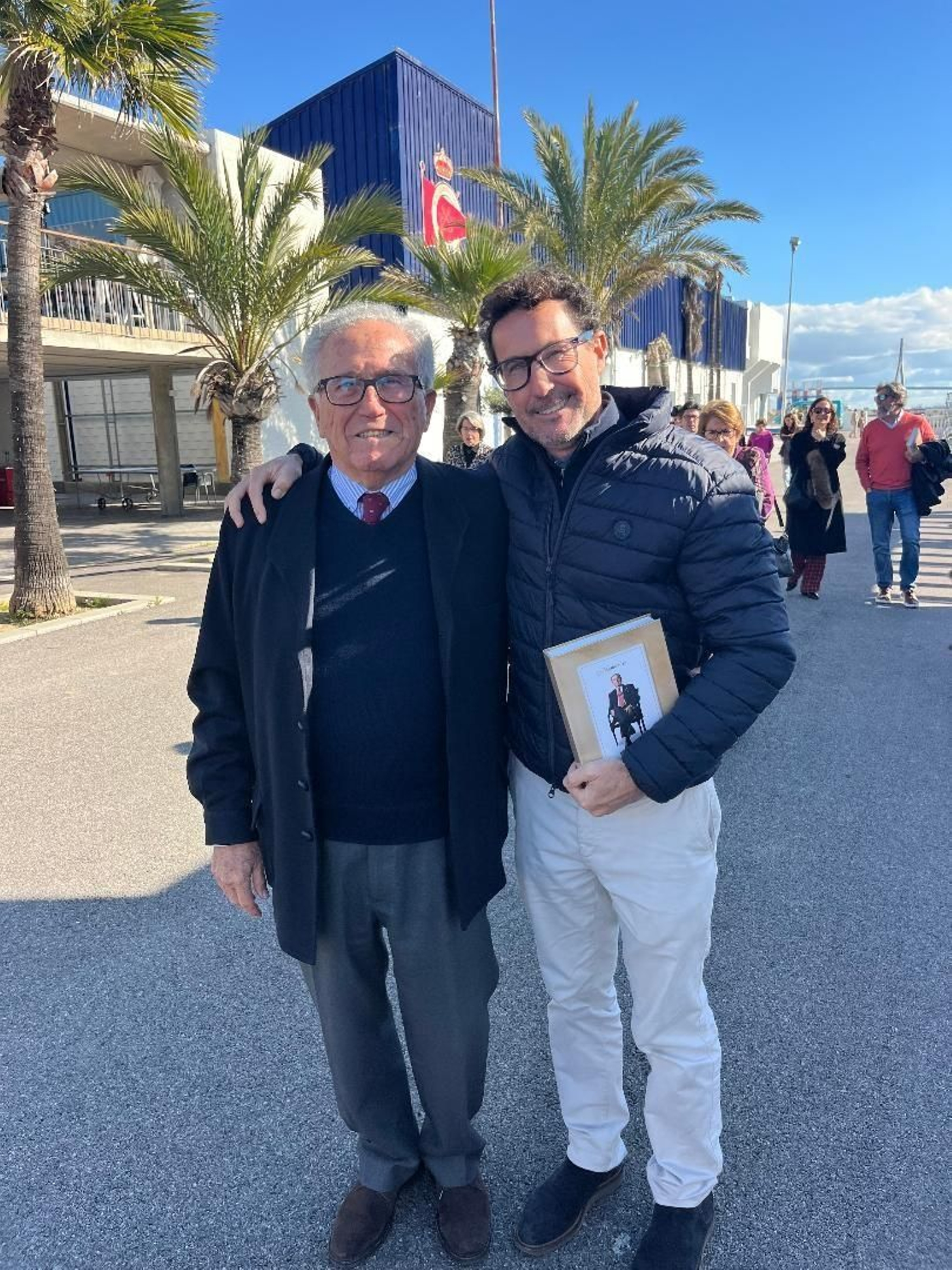 Falele Cózar, con su hijo Falele, en la fiesta del 90 cumpleaños de Moncho. Falele Cózar, con su hijo Falele, en la fiesta del 90 cumpleaños de Moncho.