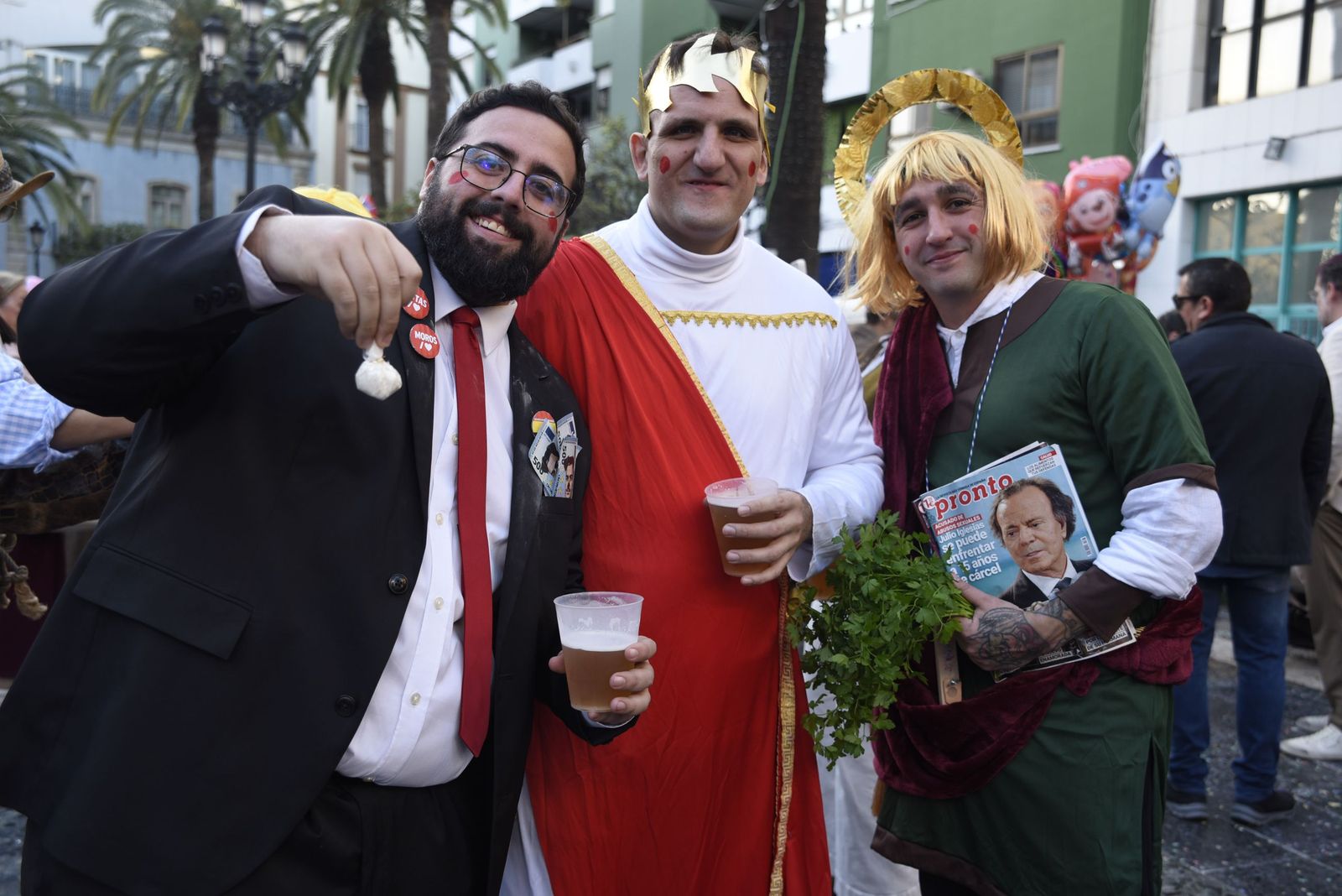 Búscate en las fotos de la fiesta en la calle del sábado en el Carnaval de la Concha Fina de La Línea