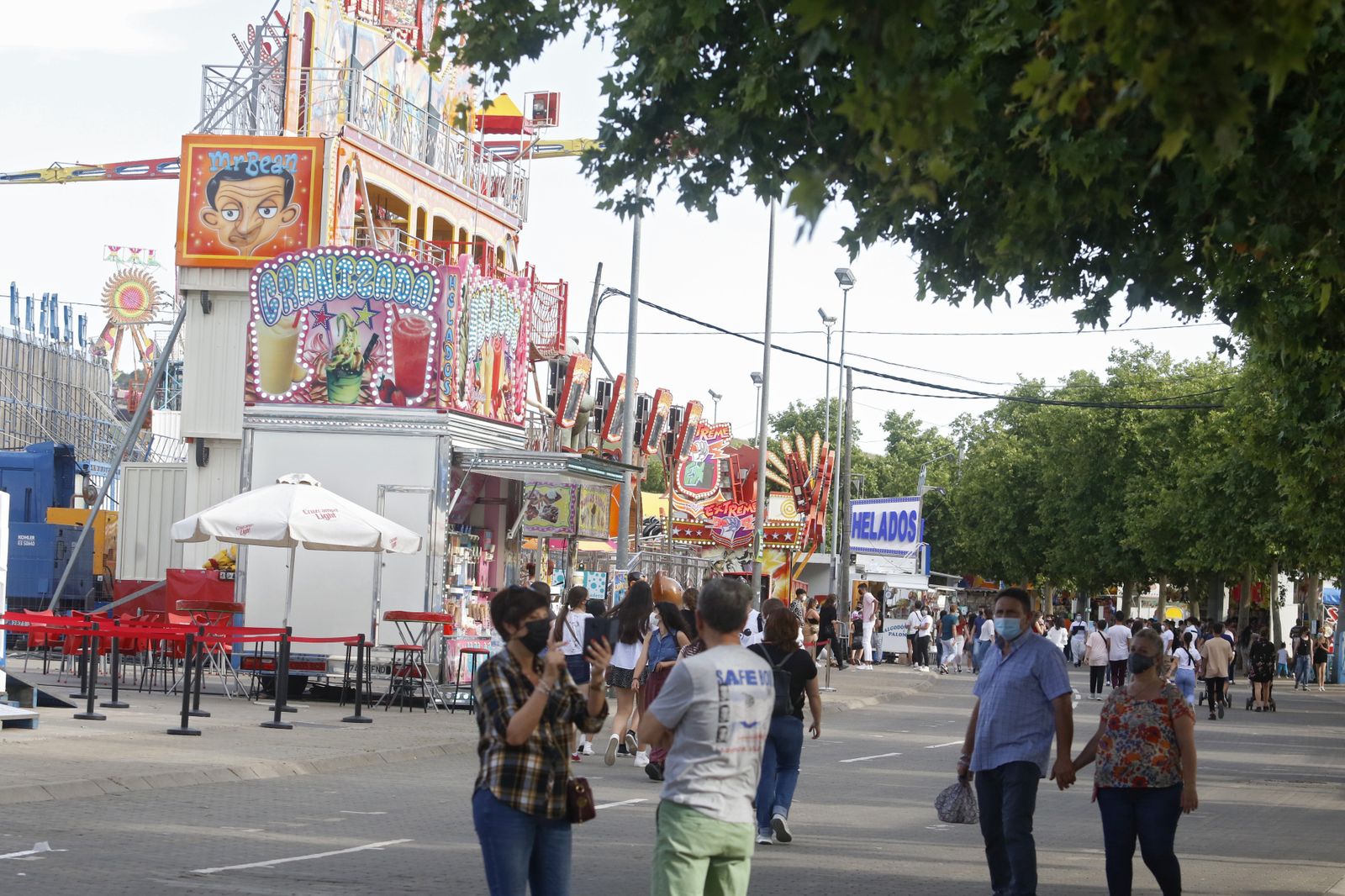 Primera jornada en el parque de atracciones de El Arenal, en imágenes