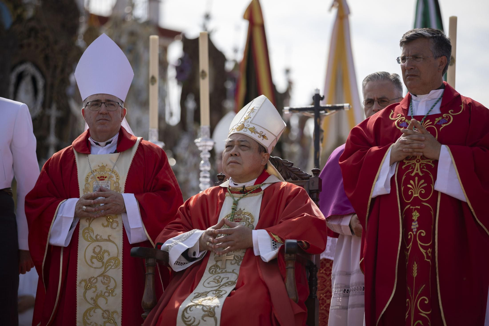 El Rocio 2023: Imágenes de la misa Pontifical del Domingo de Pentecostés