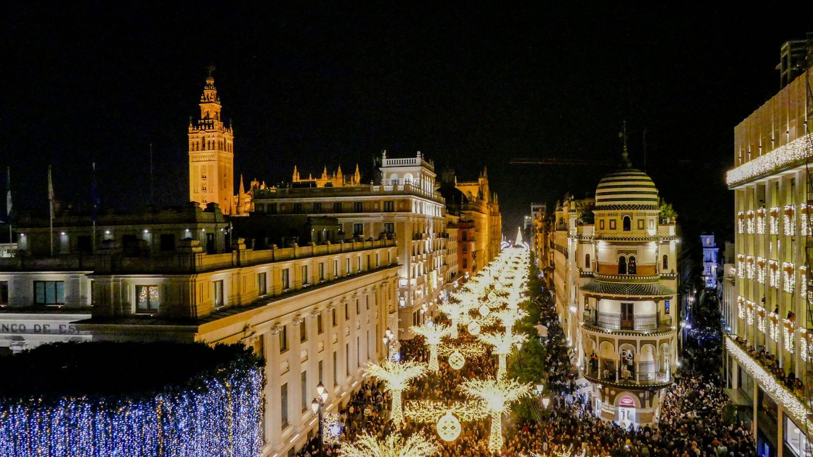 La Navidad trae luz a las calles