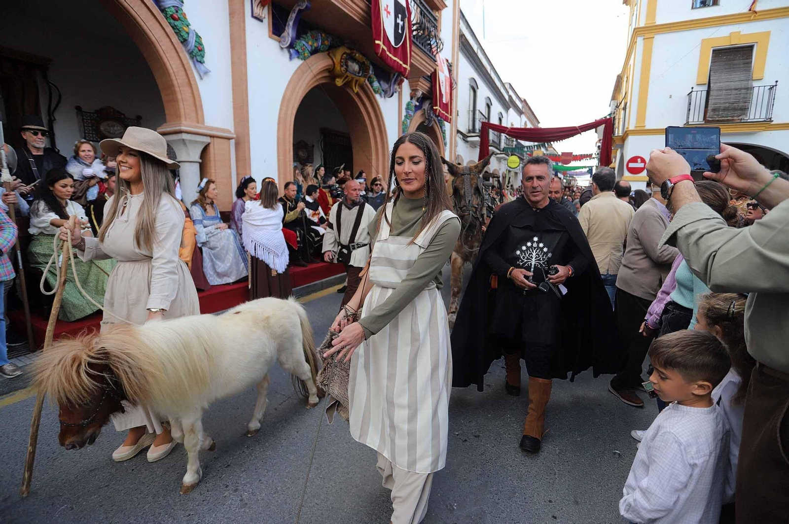 Imágenes del gran ambiente en la Feria Medieval de Palos de la Frontera, Huelva