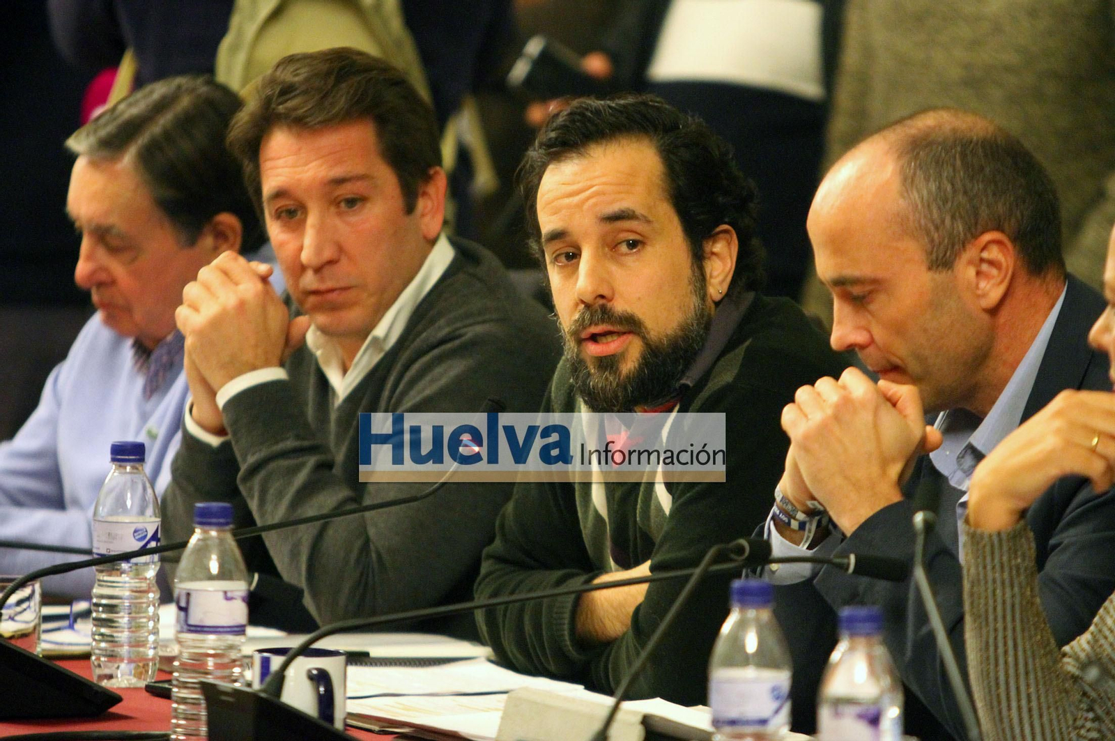 Imágenes del pleno en el ayuntamiento de Huelva para aprobar el pago de la deuda del Recre con Hacienda.