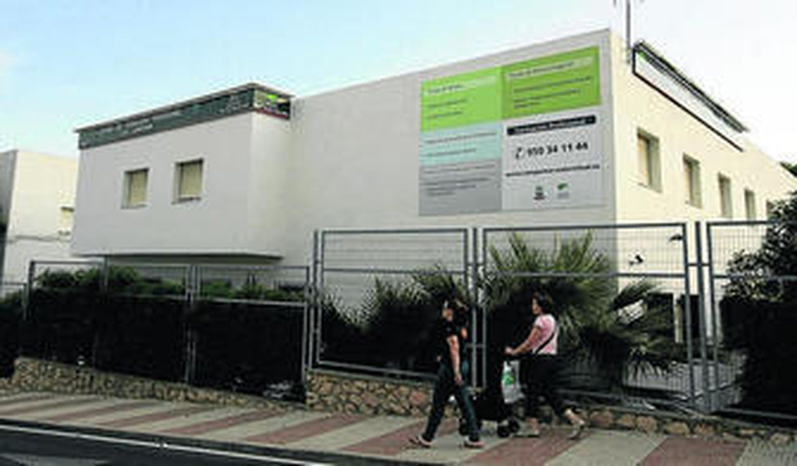 Campomar se ubica en la Calle Juan de Austria, en Aguadulce.