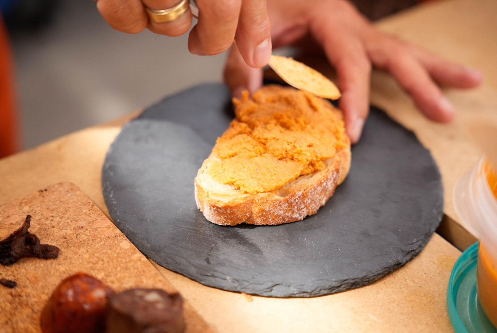 La Cofradía del Tomate y la semifinal del concurso gastronómico de la Feria de Almería, en imágenes