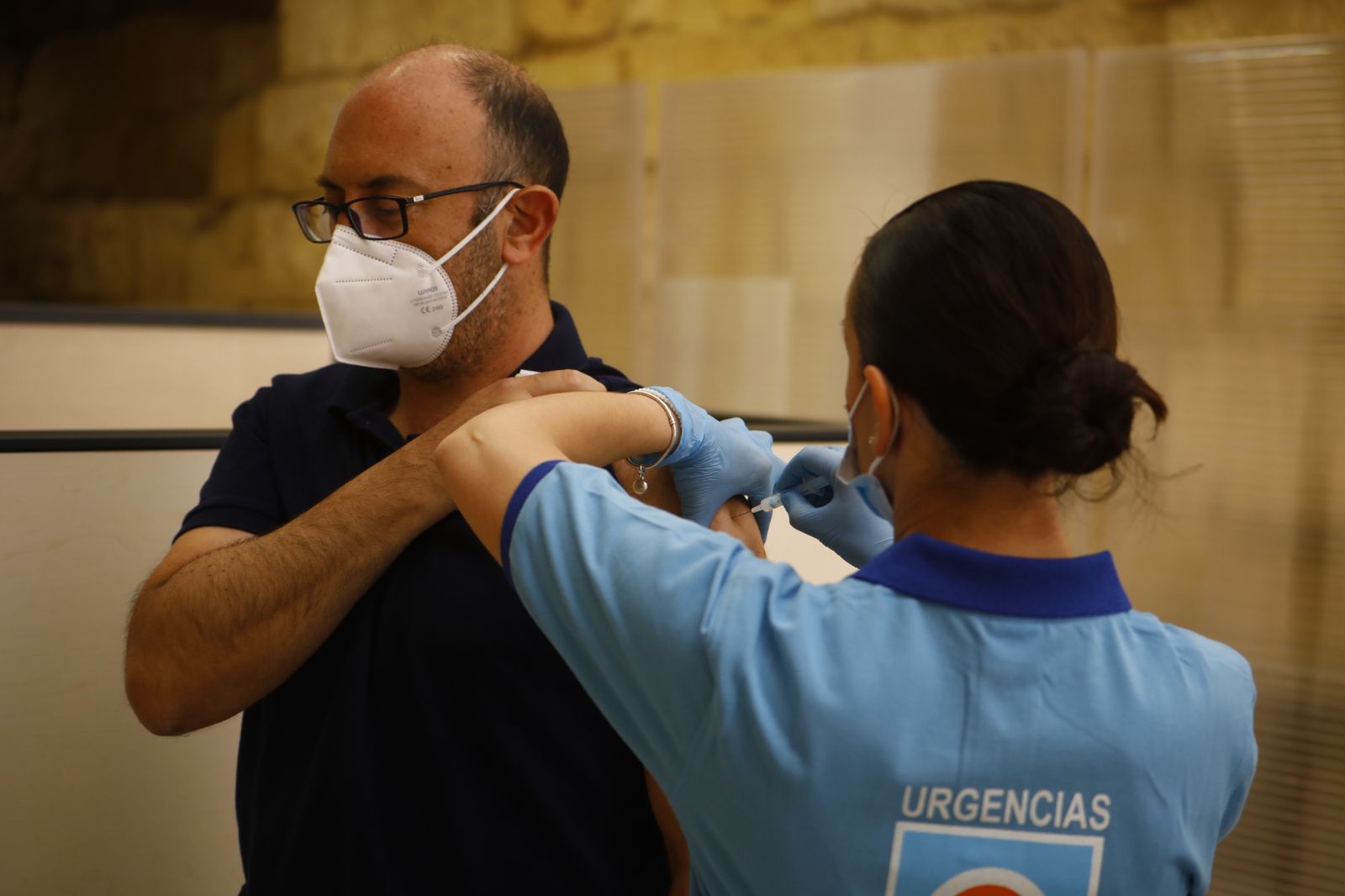 La vacunación contra el coronavirus en el Ayuntamiento de Córdoba, en imágenes