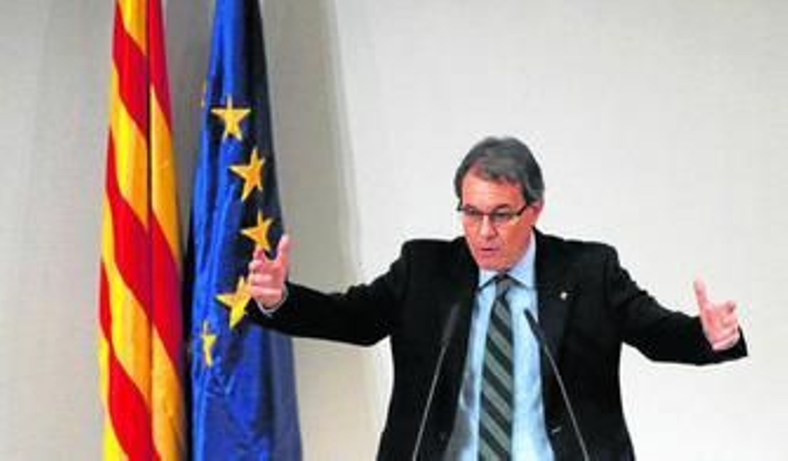 Mas interviene en un acto electoral en el Ateneu Barcelonés.