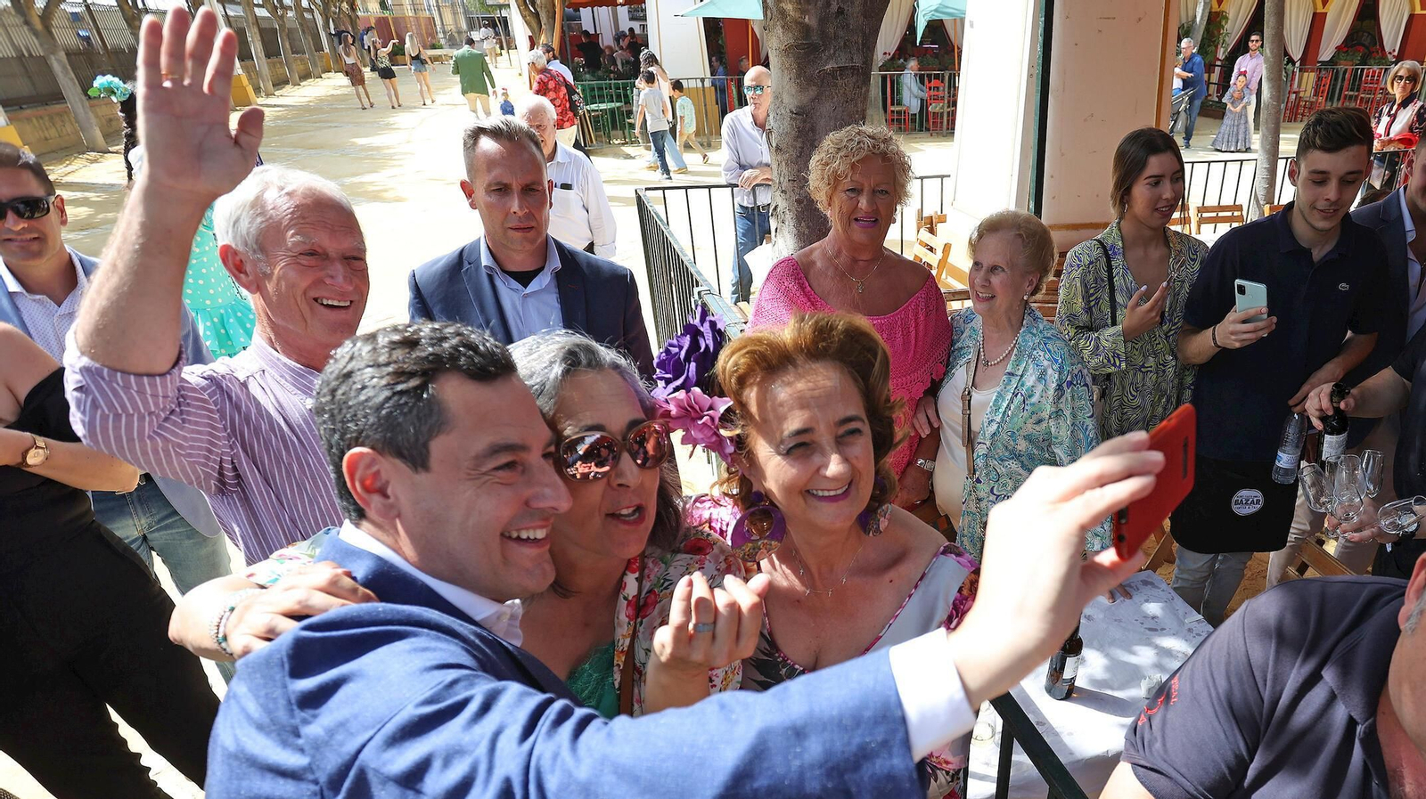 Juanma Moreno, presidente de la Junta, visita la Feria de Jerez
