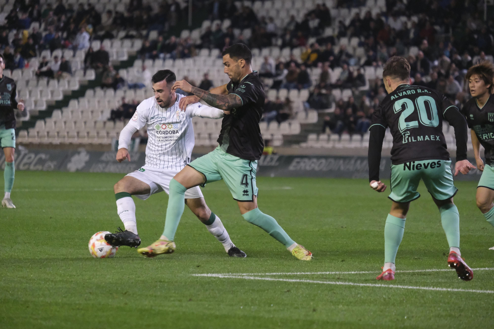 Un revés doloroso: las imágenes de la derrota del Córdoba CF ante el Mérida