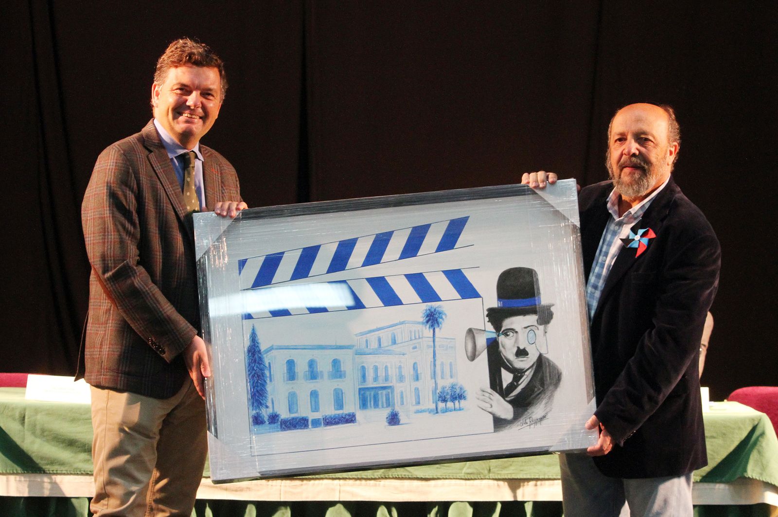 Imágenes de la entrega a Francisco Regueira del Premio Cine y Valores de Huelva Información