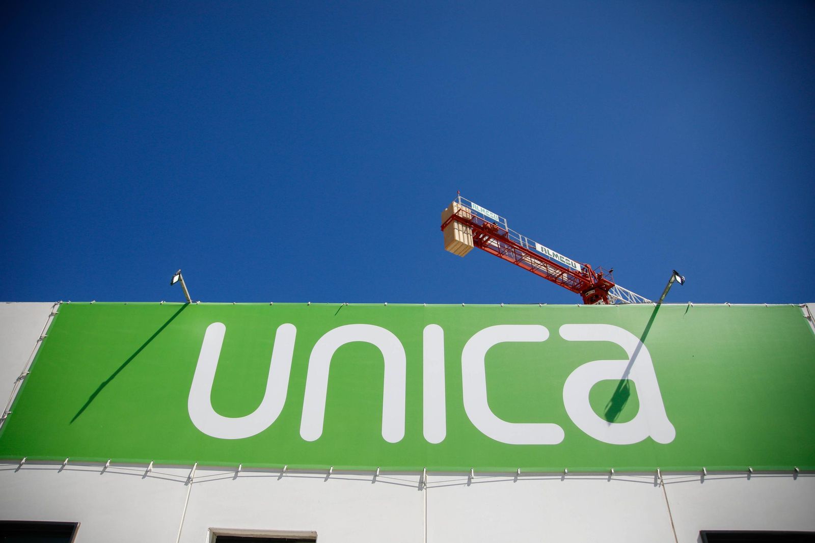 Luis Planas en una visita a la cooperativa Única