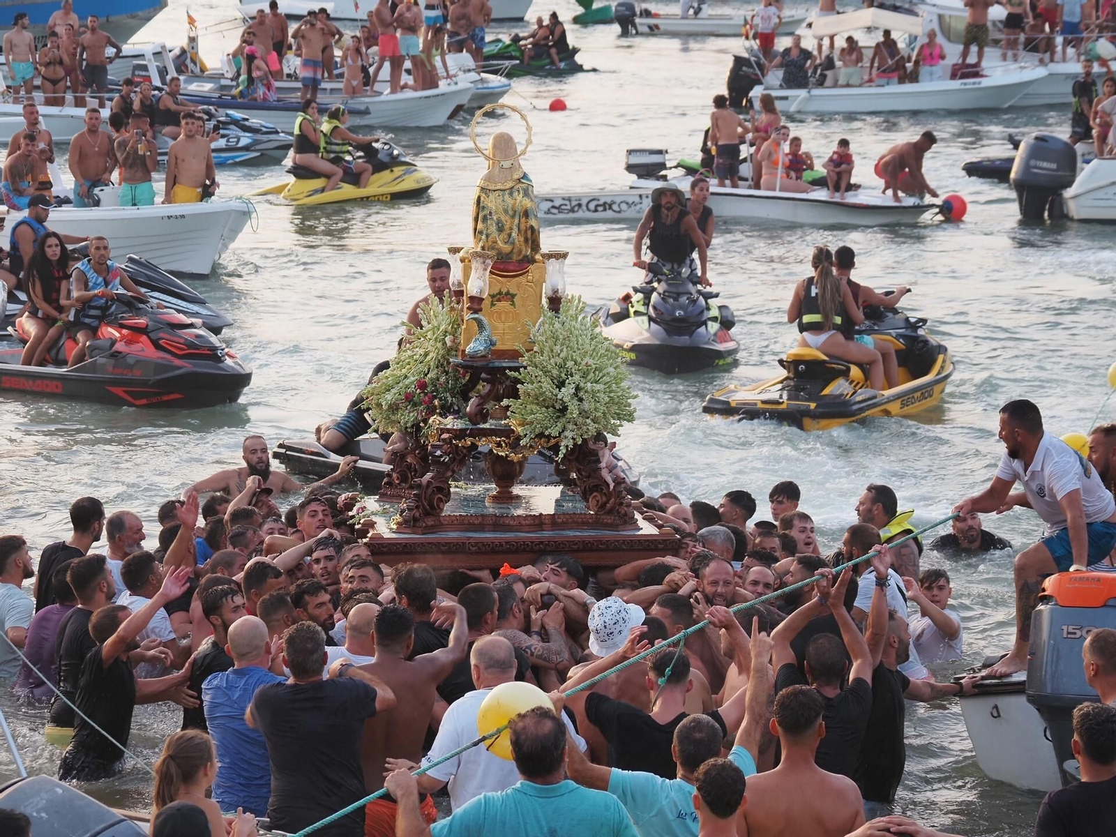 Las mejores imágenes de la procesión de la Virgen del Mar de Isla Cristina.