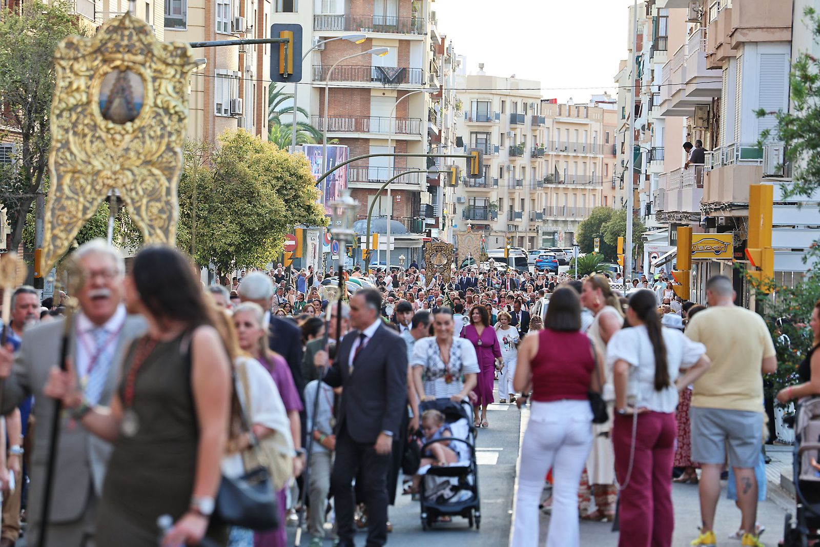 Imágenes del Rosario Jubilar rociero celebrado por las 25 hermandades filiales de la Matriz de Almonte en La Merced
